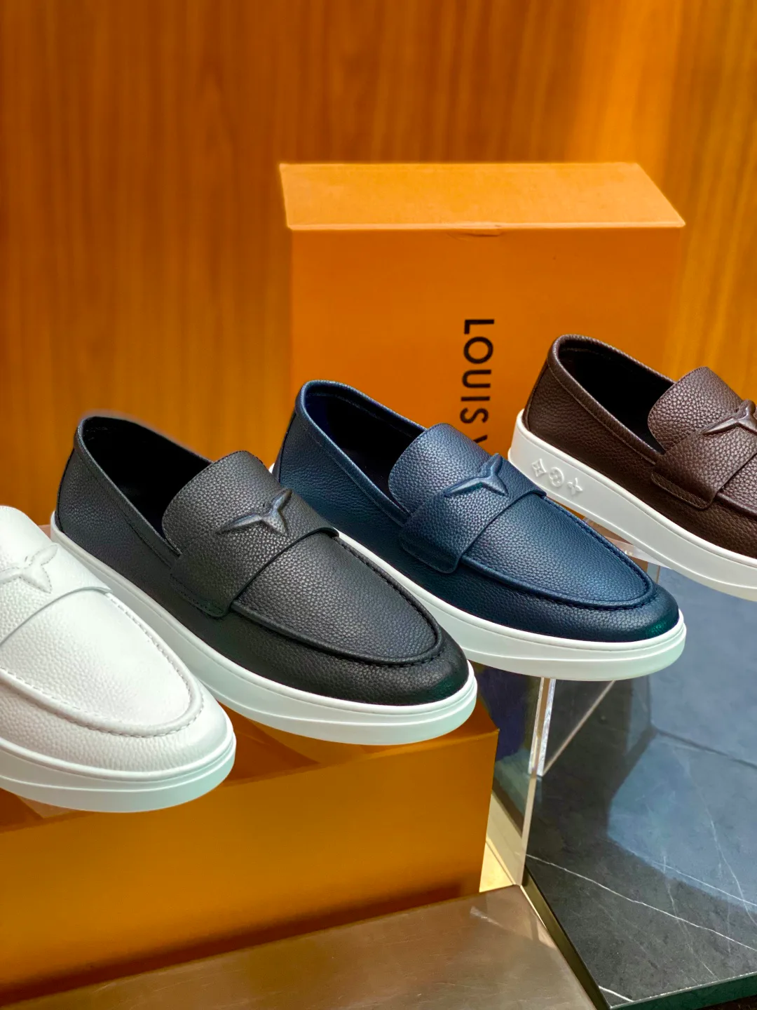 Women's Loafers And Moccasins LOUIS VUITTON 17932746