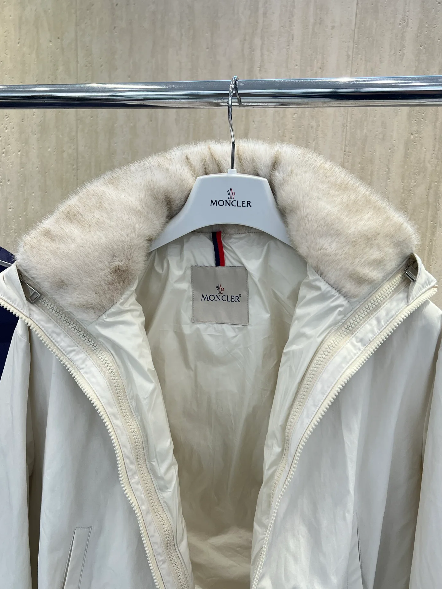 Women's Jackets And Down Jackets MONCLER 17959167