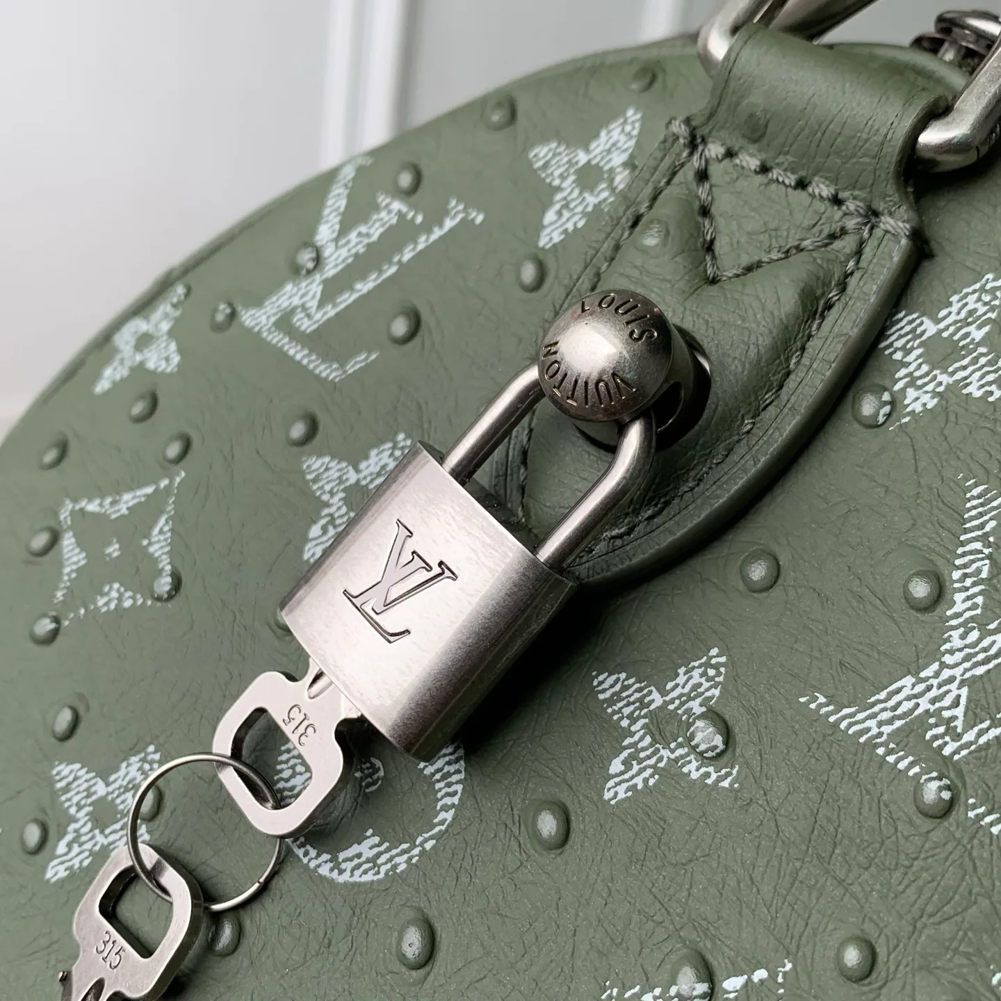 Women's Classic Handbags LOUIS VUITTON 18147447