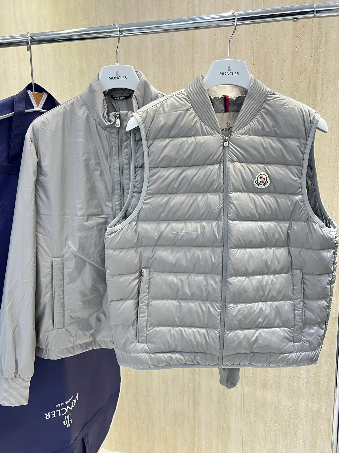 Women's Jackets And Down Jackets MONCLER 18264466