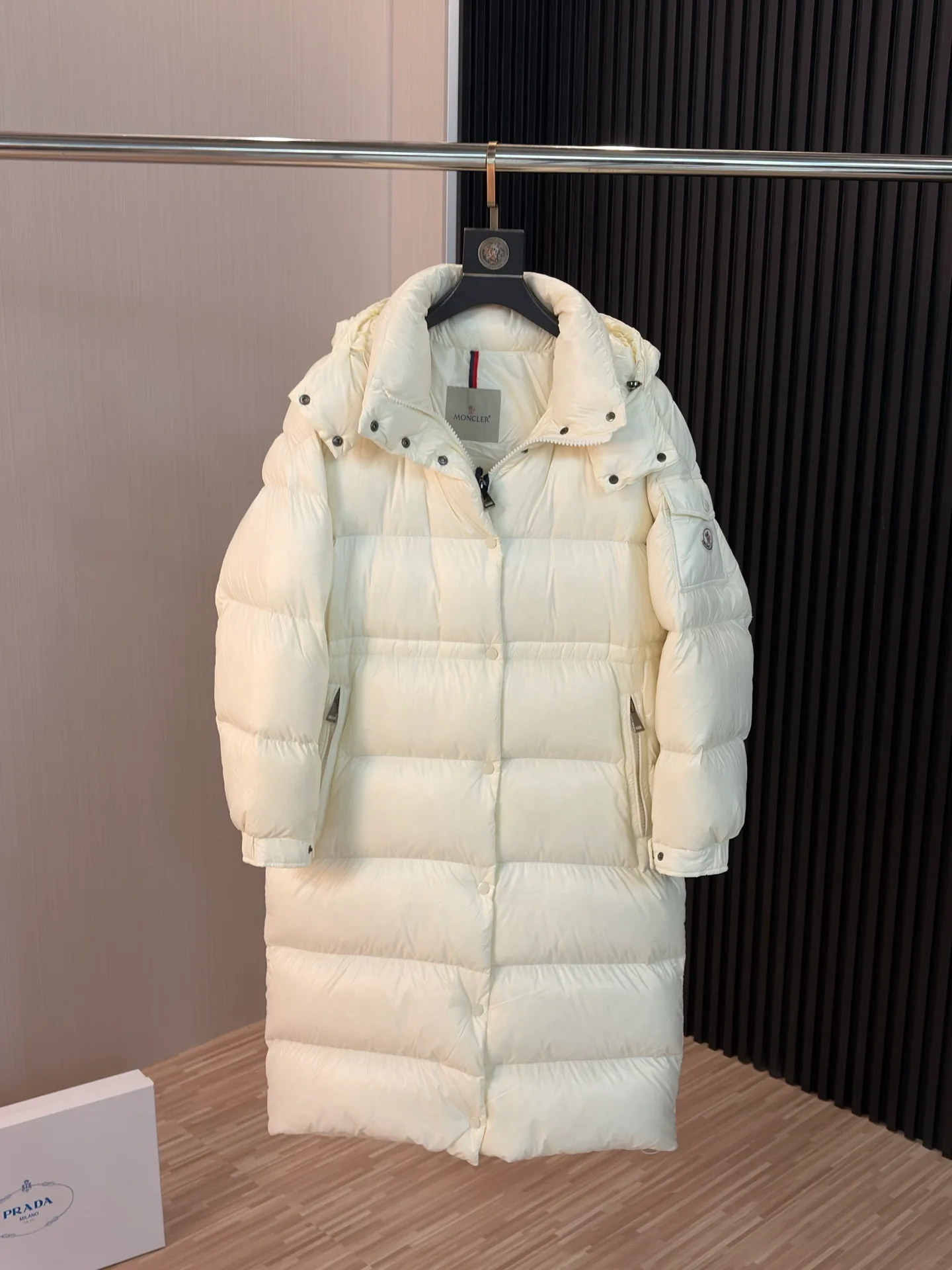 Women's Jackets And Down Jackets MONCLER 18491621