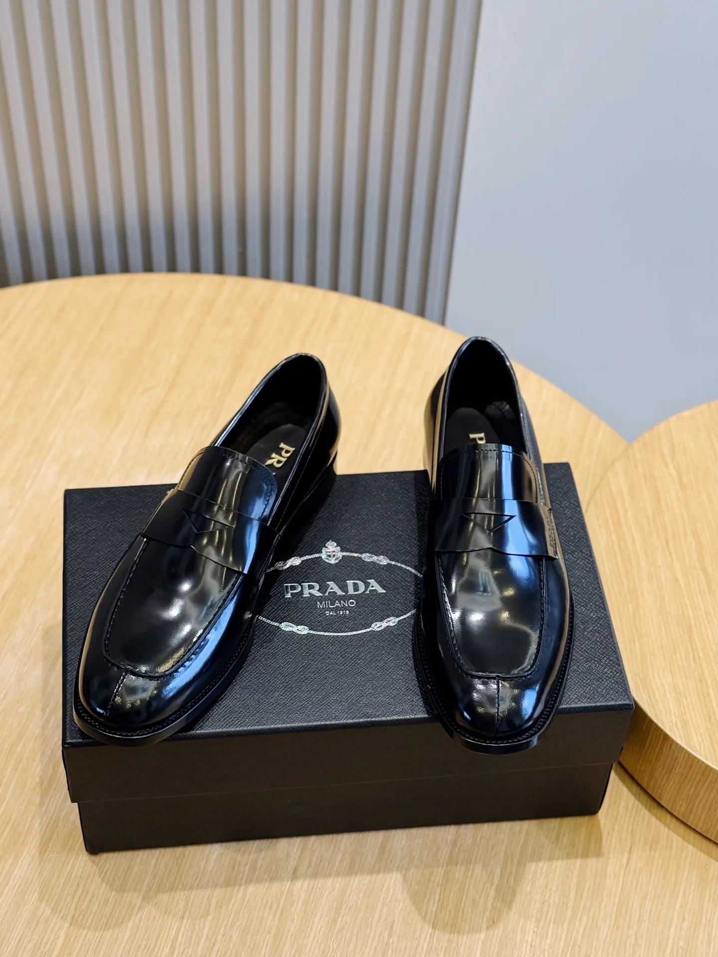 Men's Loafers And Dress Shoes PRADA 18139694
