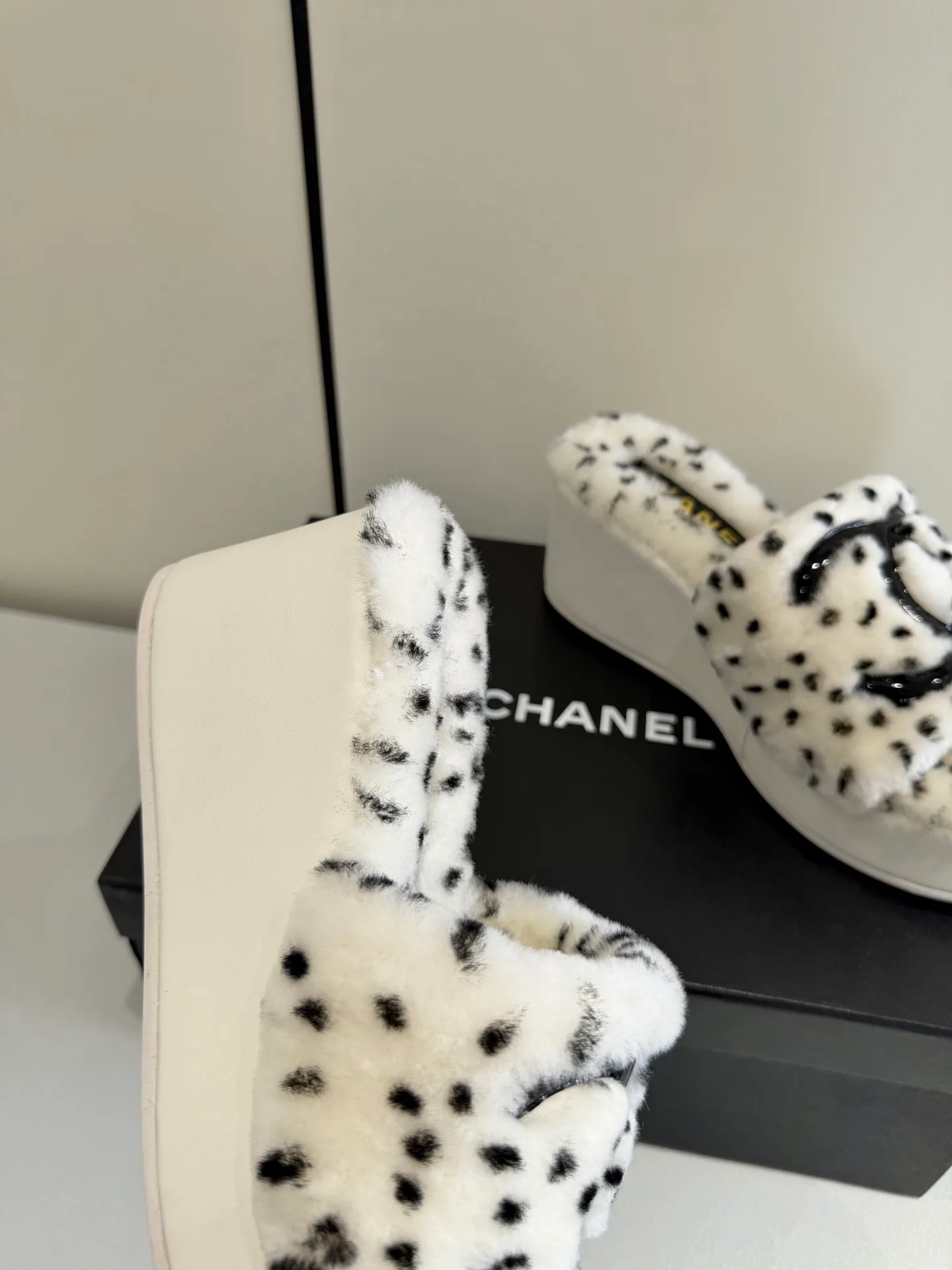 Women's Slippers CHANEL 18268444