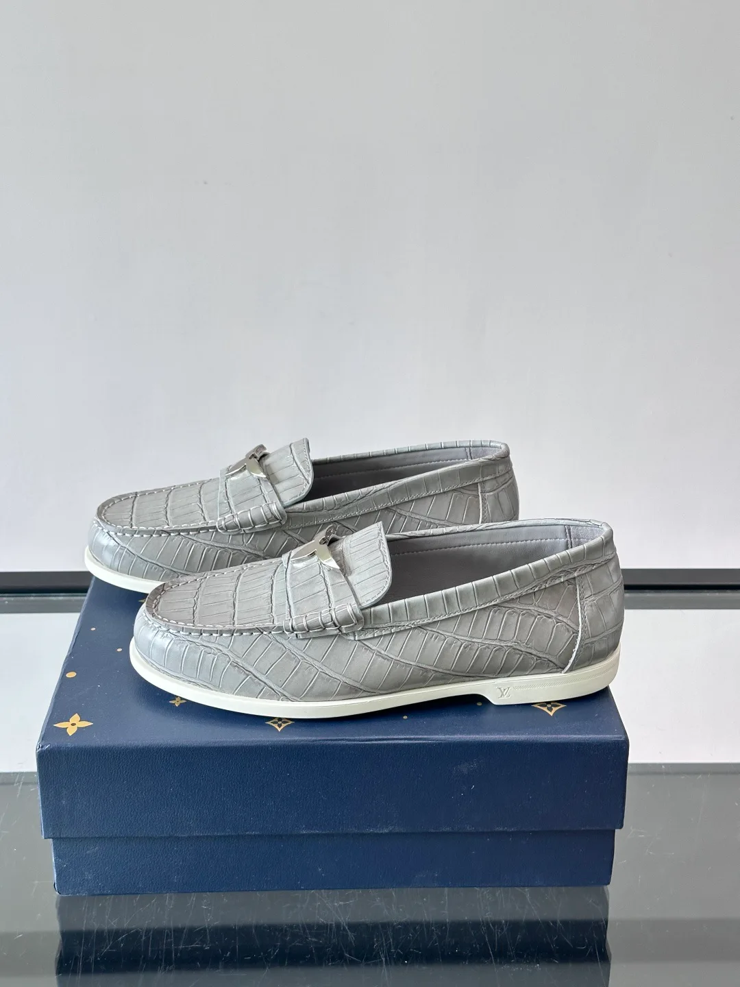 Men's Loafers And Dress Shoes LOUIS VUITTON 18118561