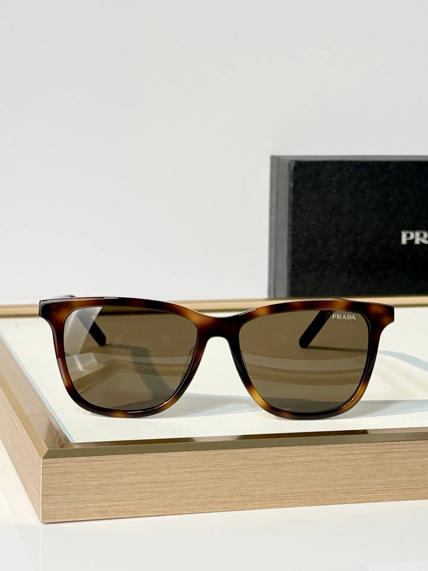Очки Prada 18602852