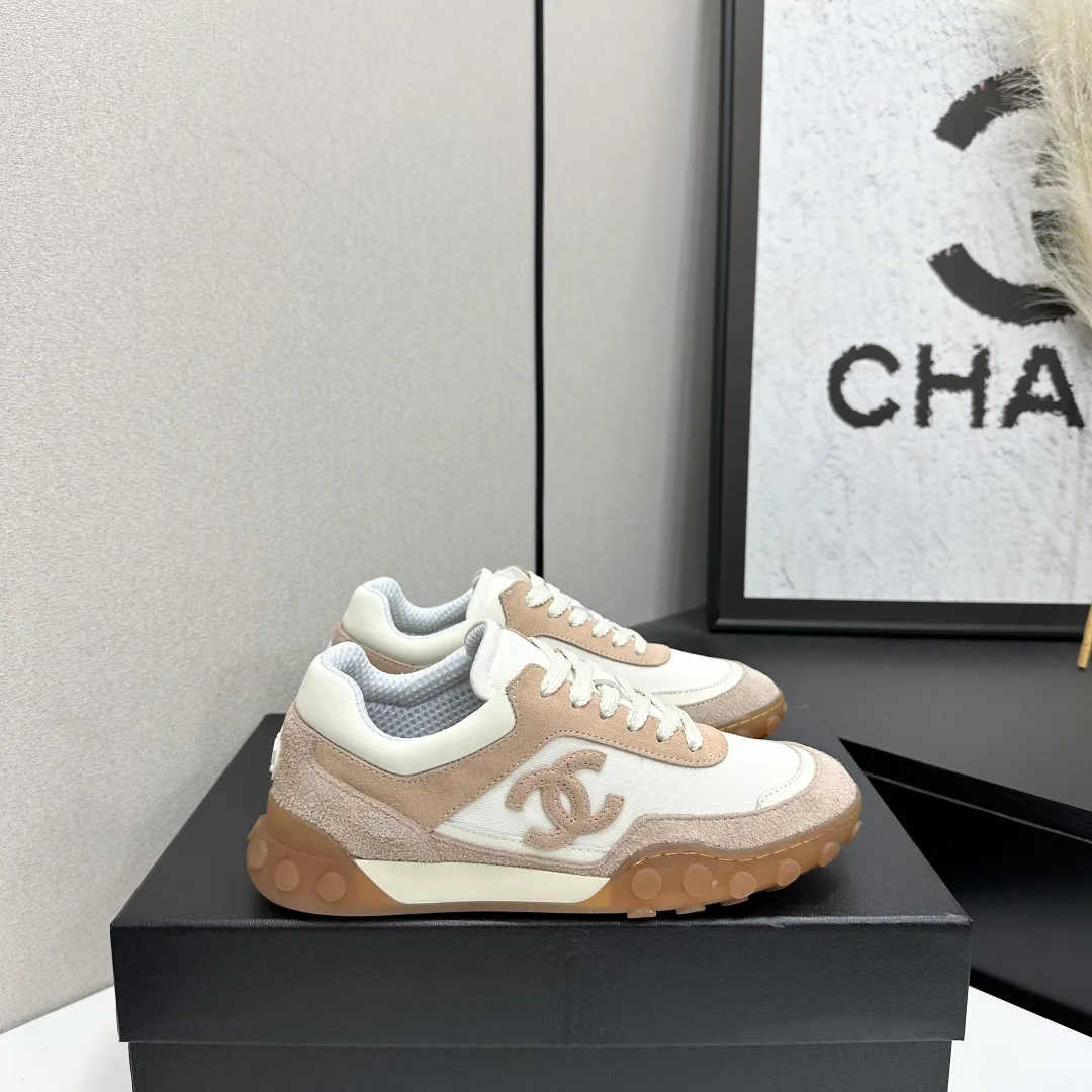 Women's Sneakers CHANEL 18025581