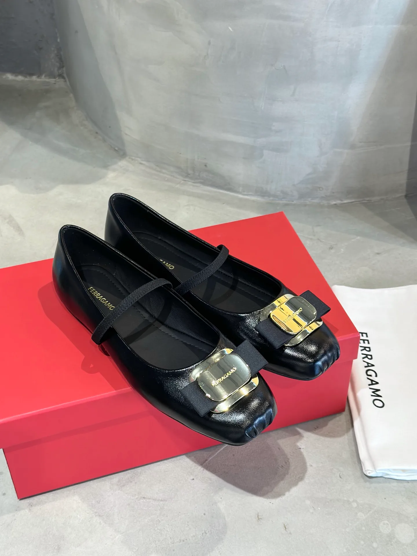 Women's Ballet Flats SALVATORE FERRAGAMO 16891076