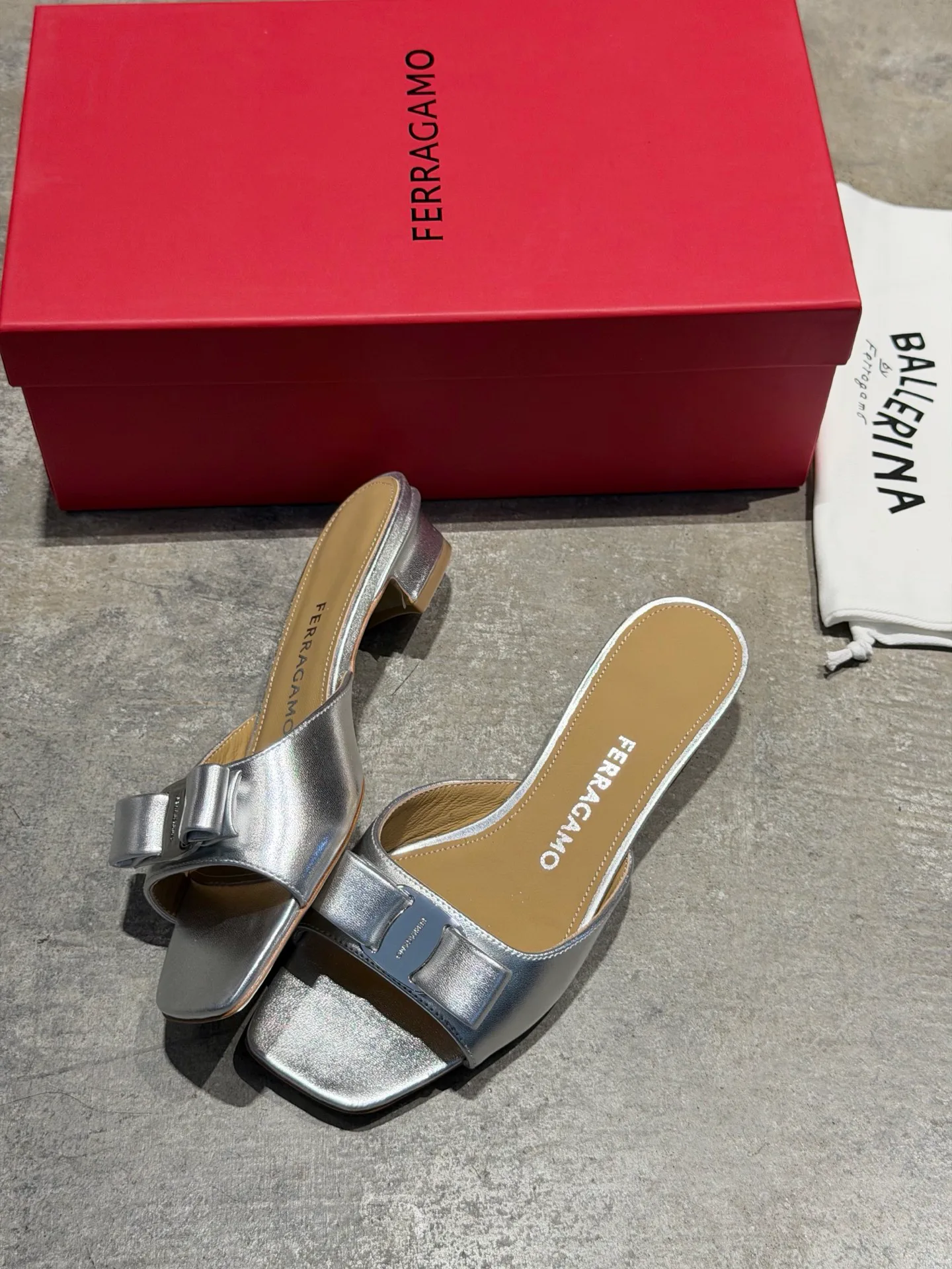 Women's Open-Toe Sandals SALVATORE FERRAGAMO 17642572