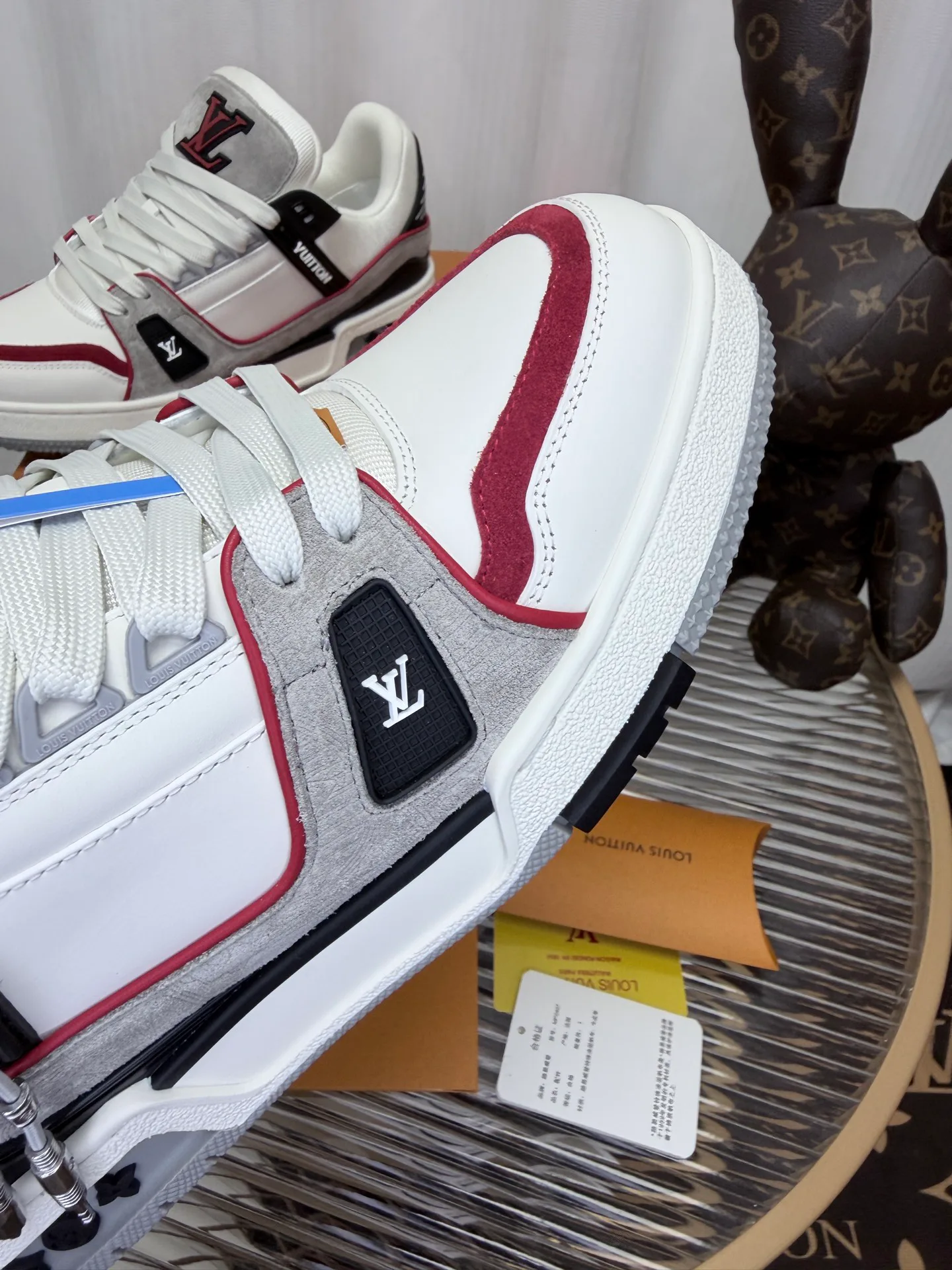 Women's Sneakers LOUIS VUITTON 18234391