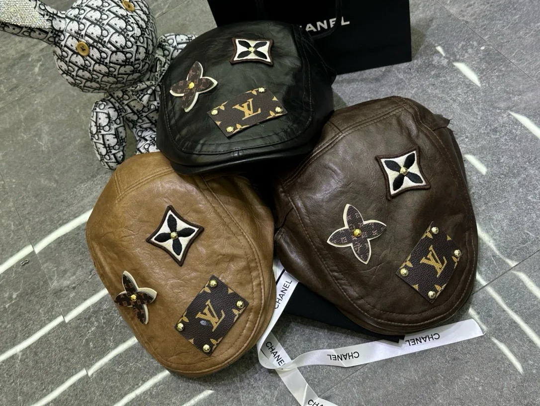 Hats LOUIS VUITTON 18105195