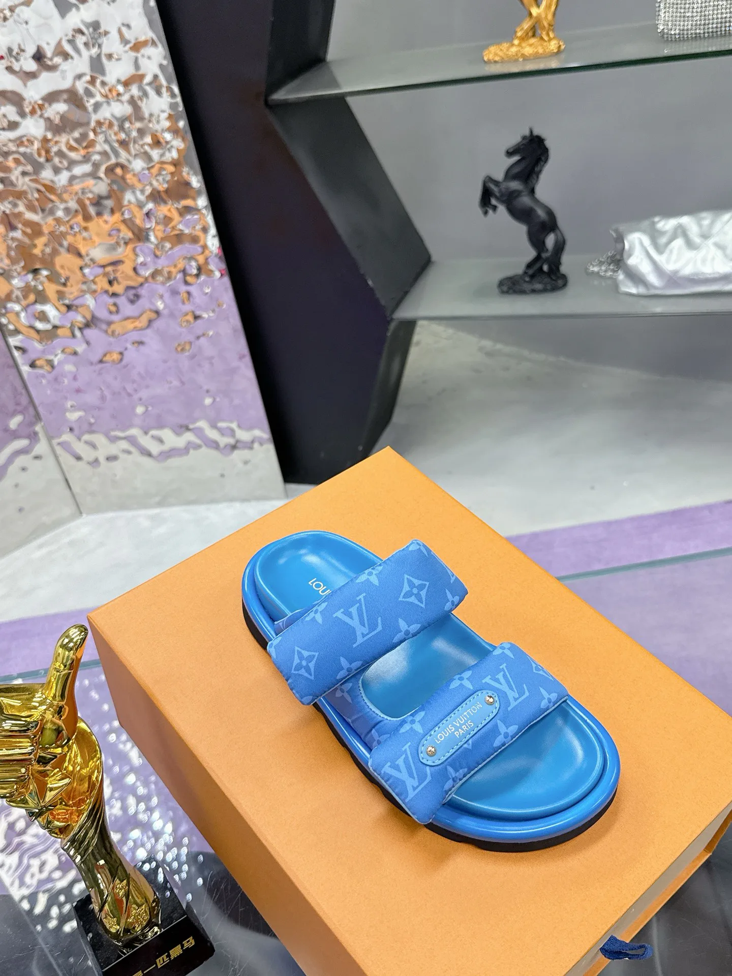 Women's Flip-Flops LOUIS VUITTON 17530455
