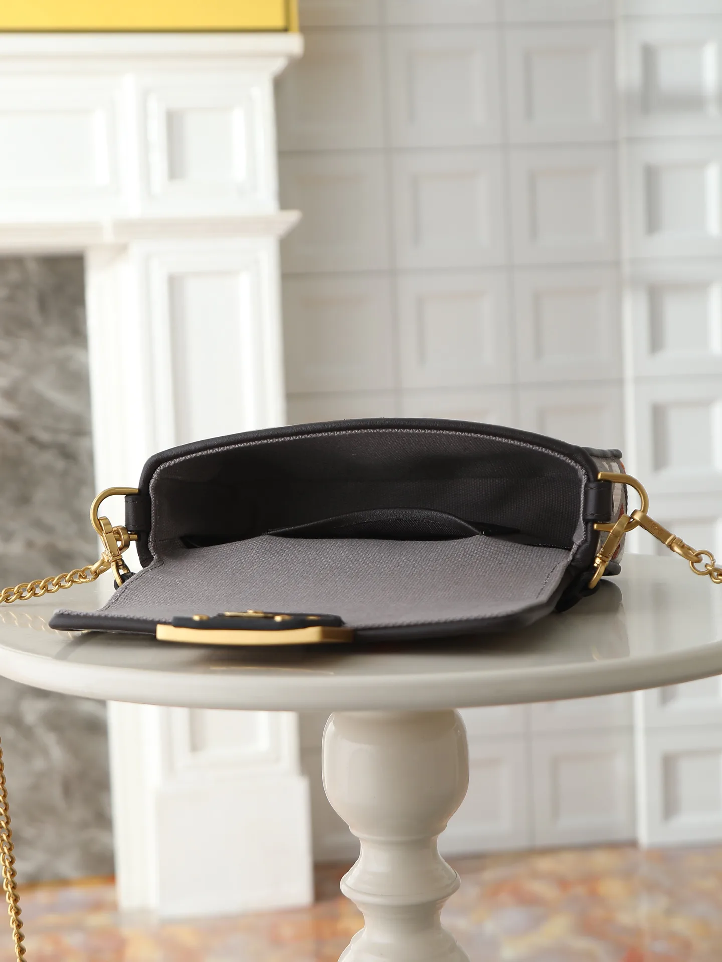 Women's Classic Handbags FENDI 17880630