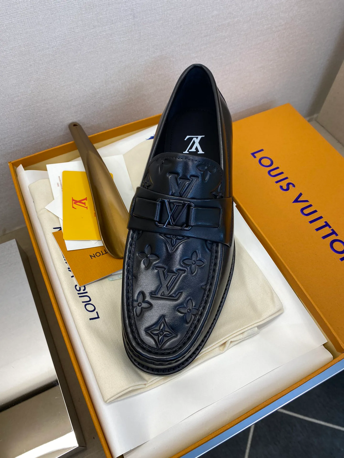 Men's Loafers And Dress Shoes LOUIS VUITTON 18079163