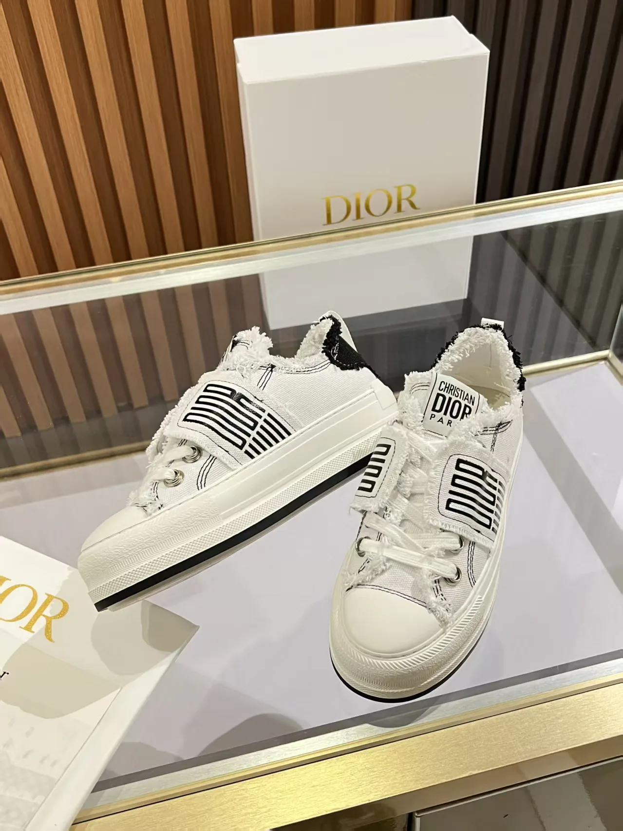 Women's Sneakers CHRISTIAN DIOR 18311537