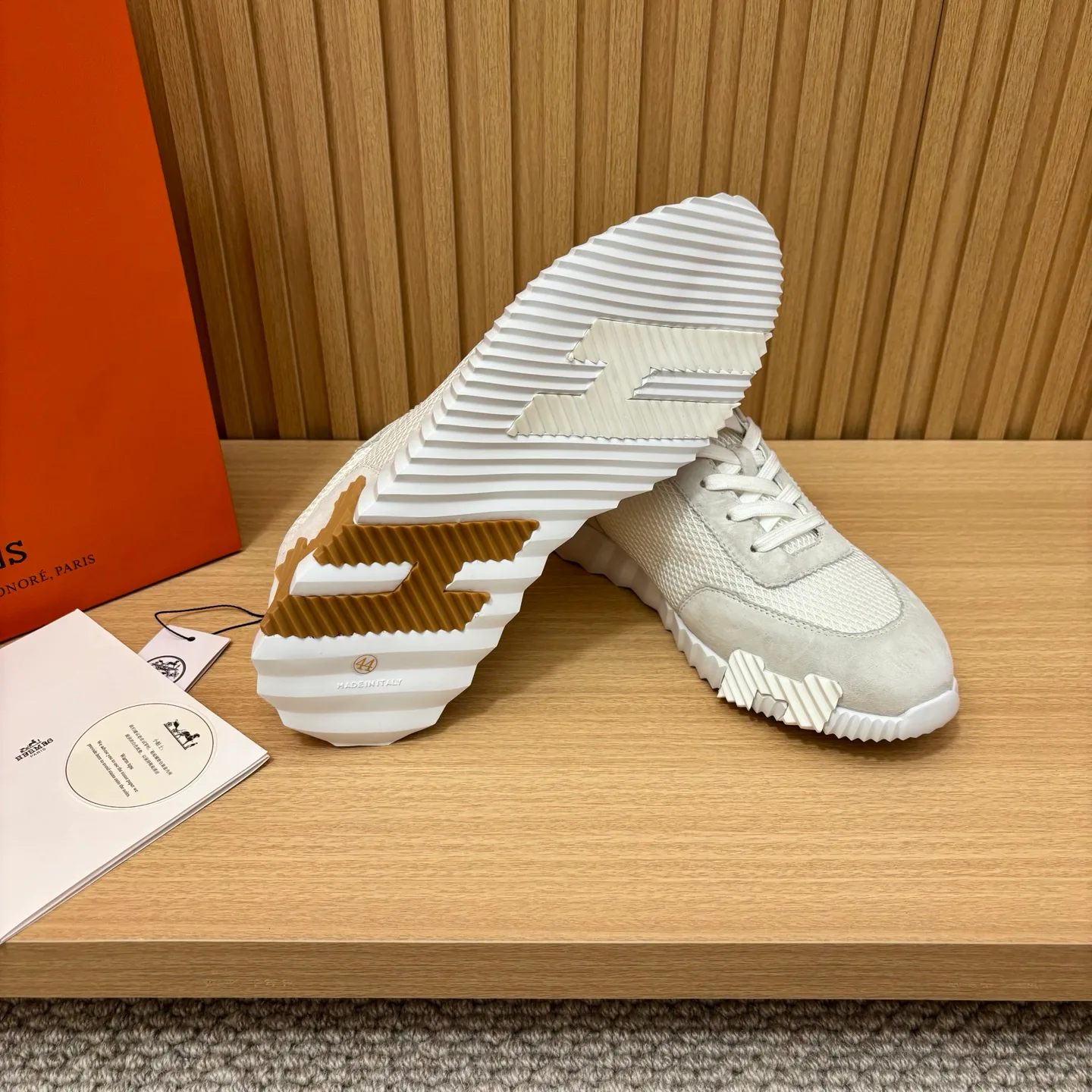 Women's Sneakers LOUIS VUITTON 18438921