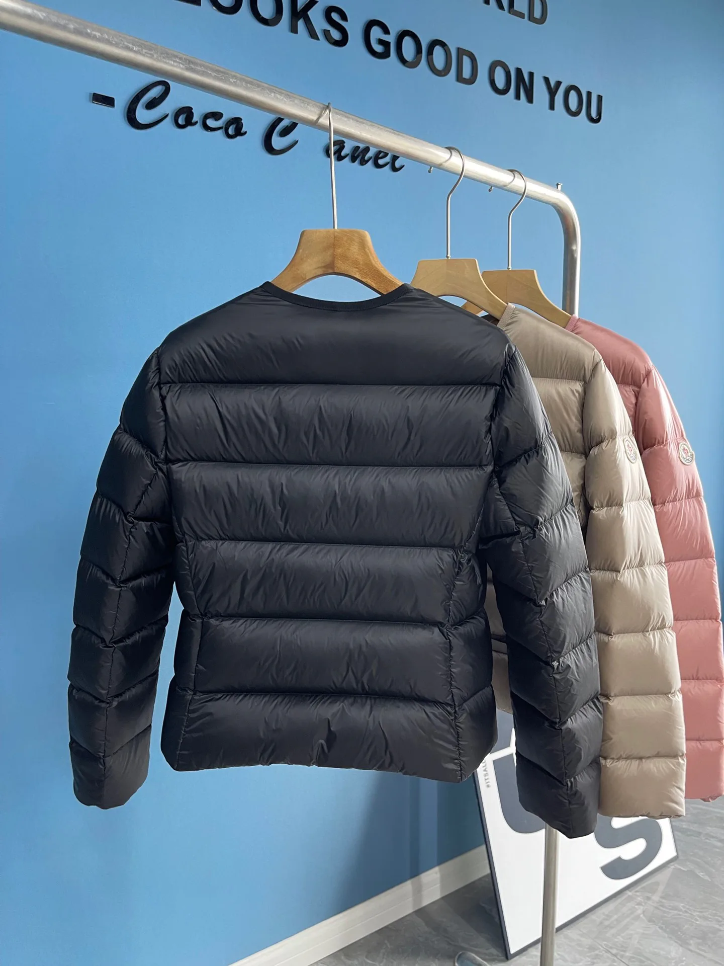 Women's Jackets And Down Jackets MONCLER 18188927