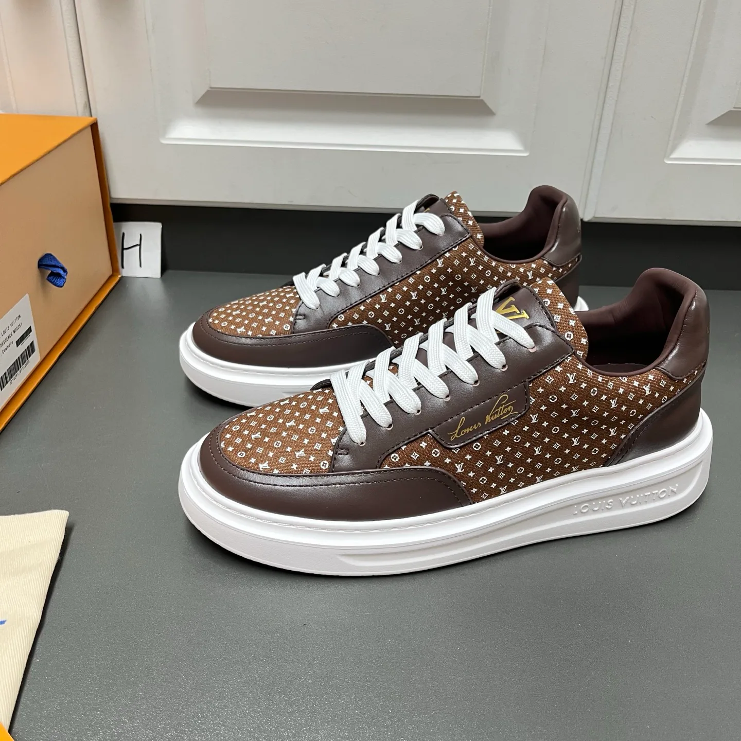 Men's Sneakers LOUIS VUITTON 18500176