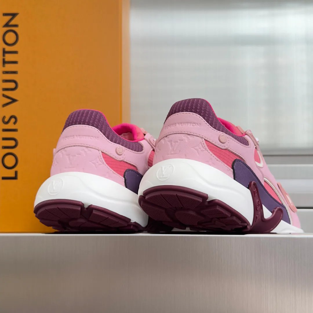 Women's Sneakers LOUIS VUITTON 18463939