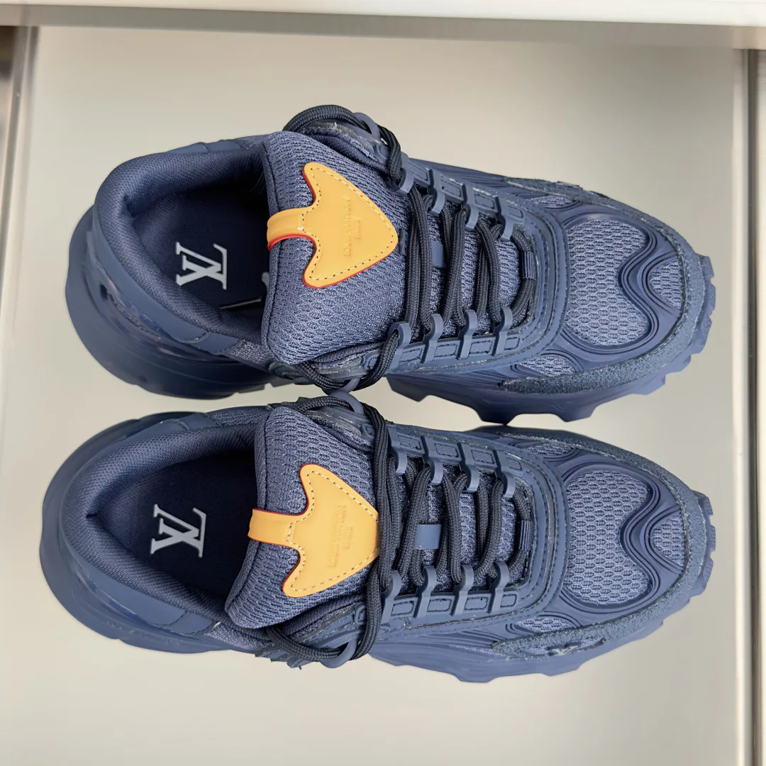 Women's Sneakers LOUIS VUITTON 17950397