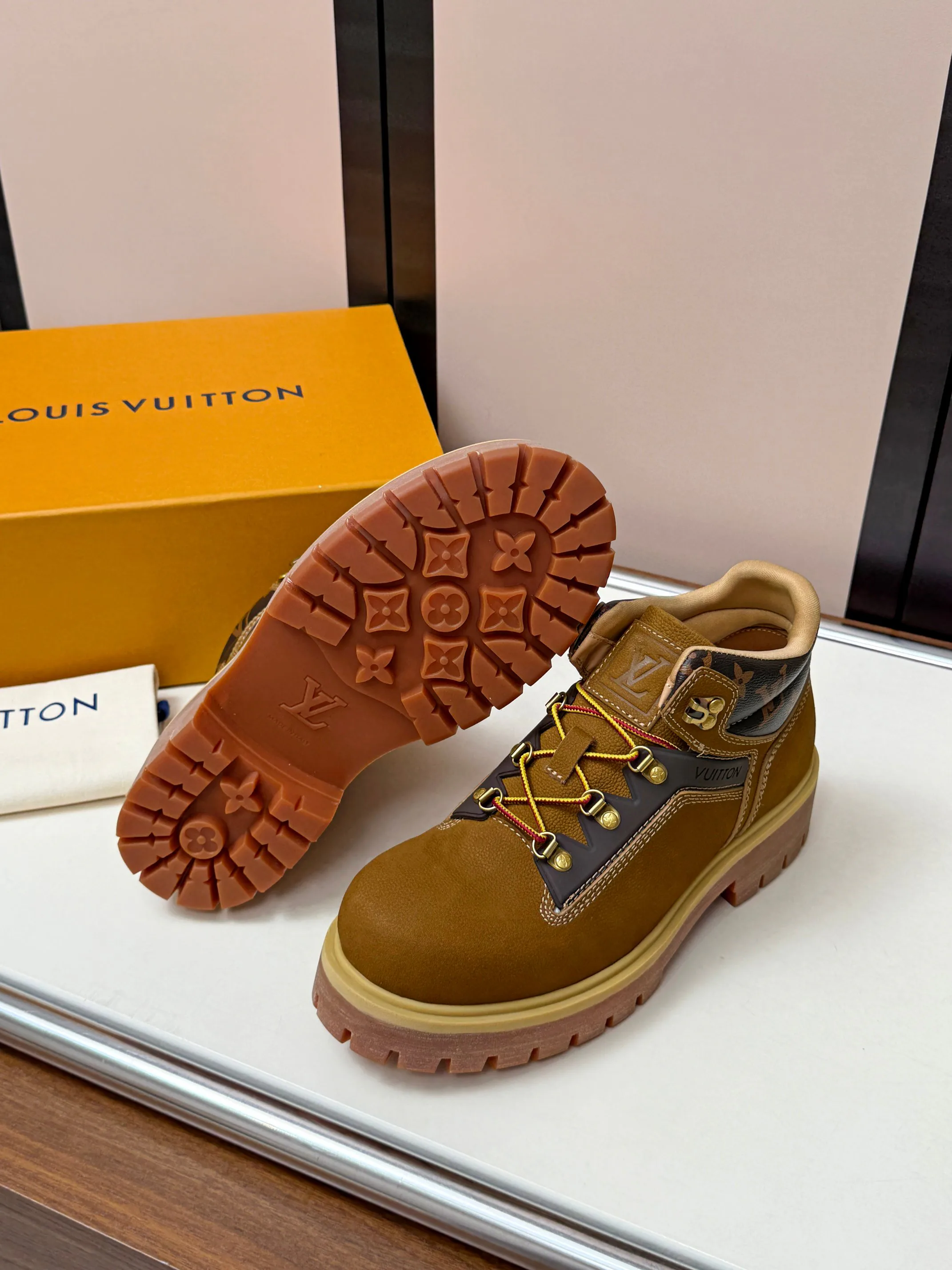 Women's Ankle Boots LOUIS VUITTON 18417473