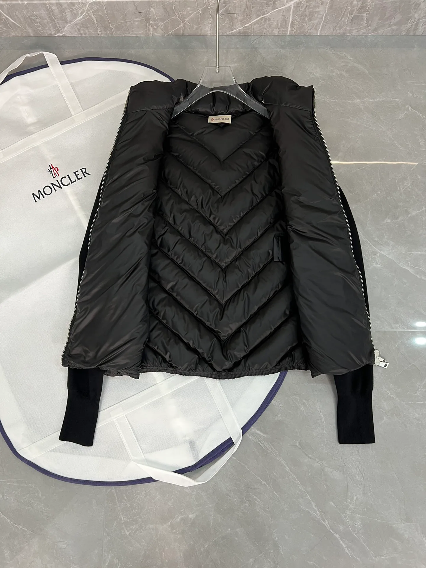 Куртки И Пуховики Женские Moncler 18599774