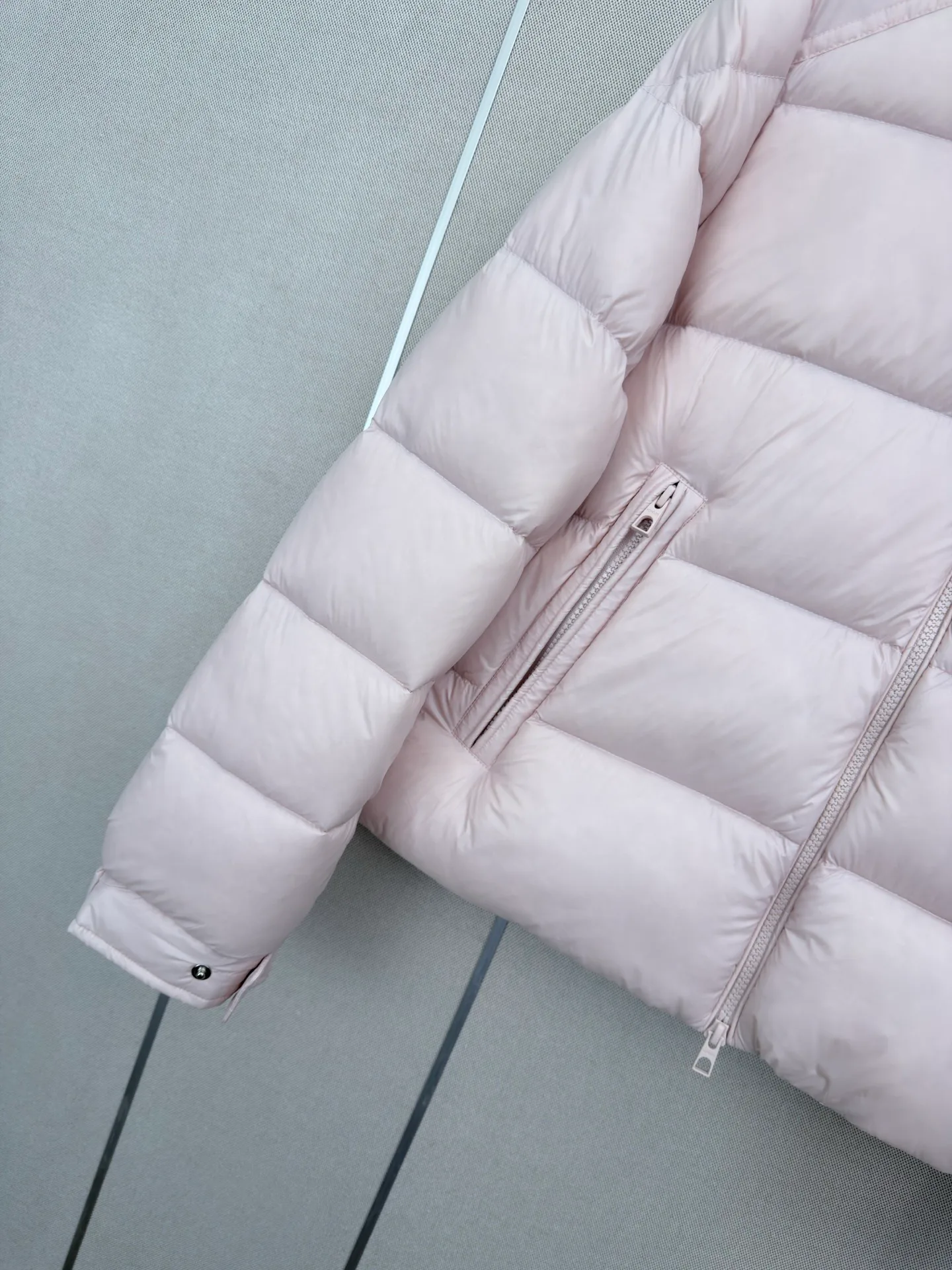 Women's Jackets And Down Jackets MONCLER 18439409