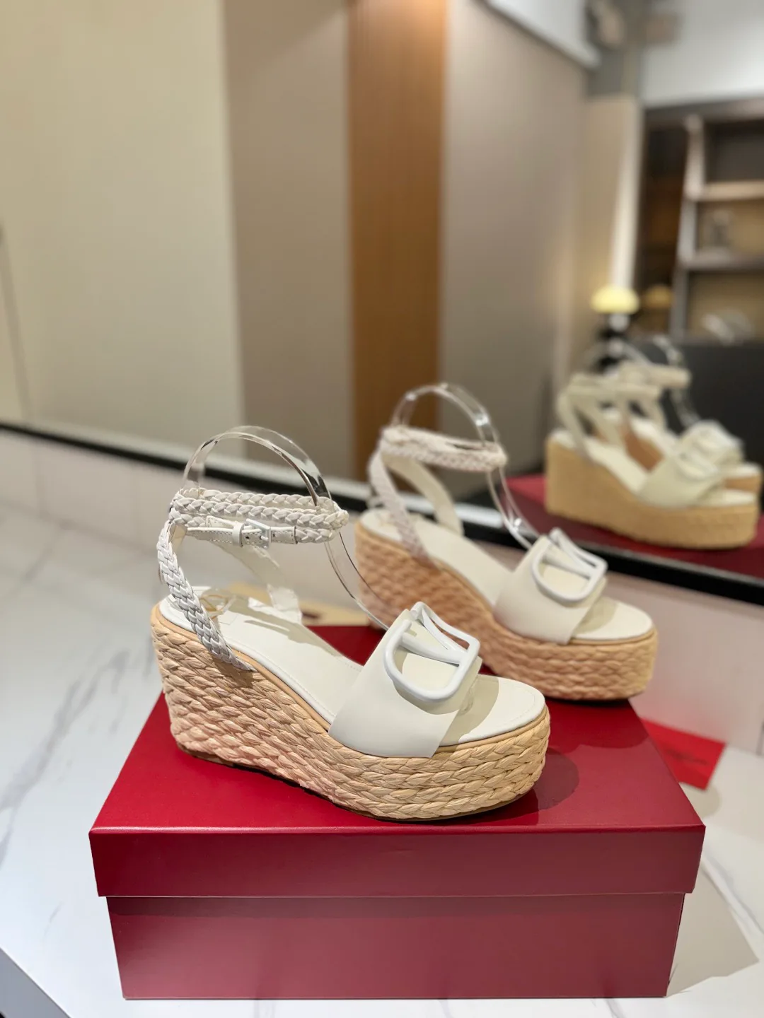 Women's Open-Toe Sandals VALENTINO 17946624
