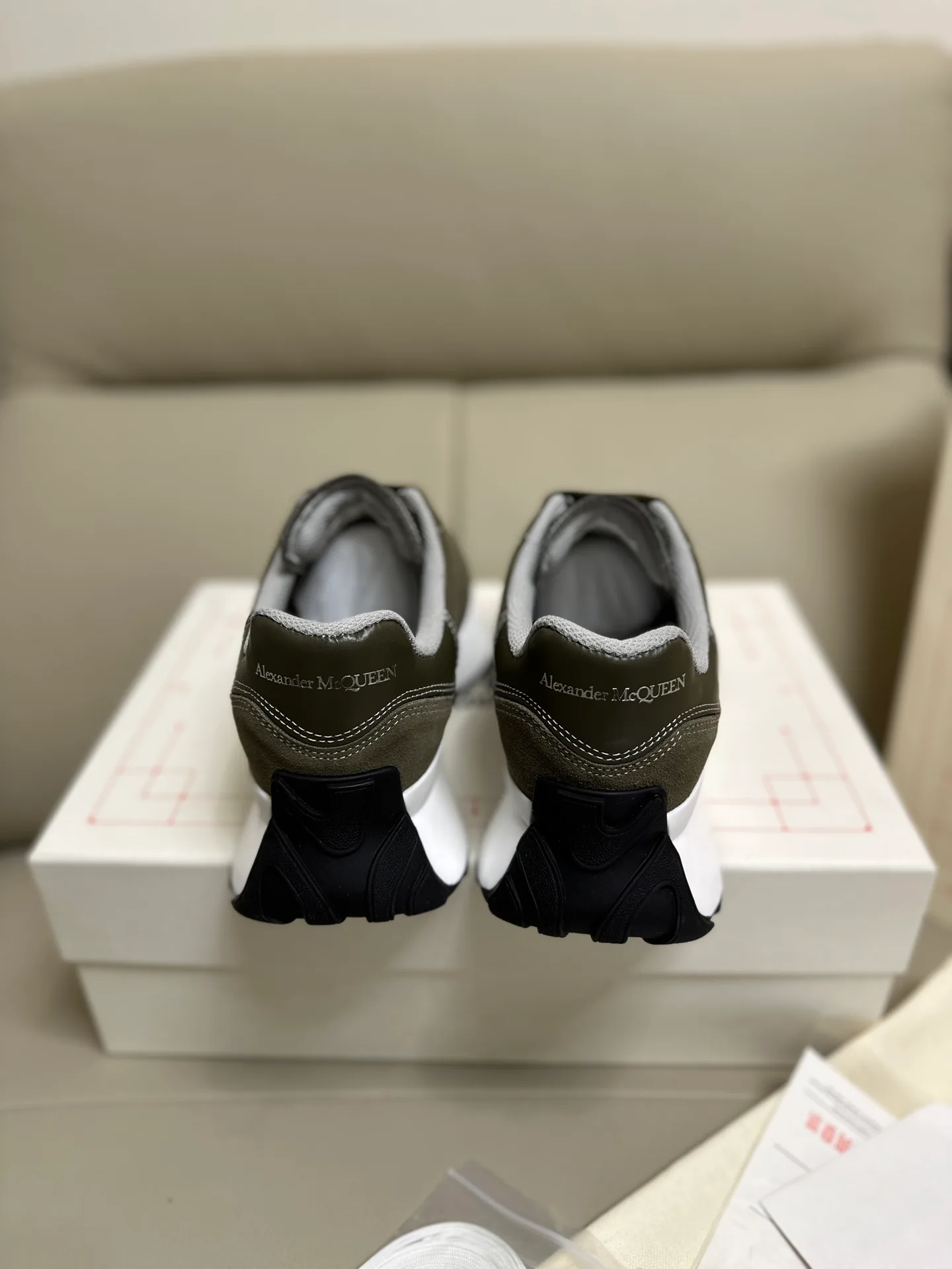 Кроссовки Женские Alexander Mcqueen 18616795