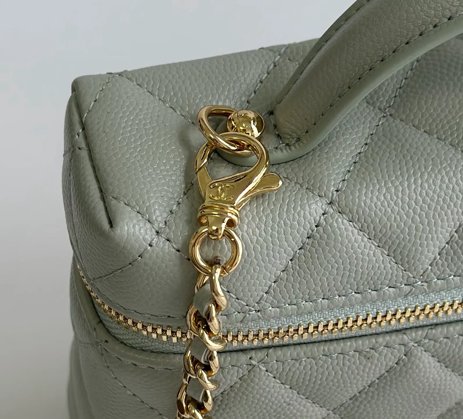Women's Classic Handbags CHANEL 18186211
