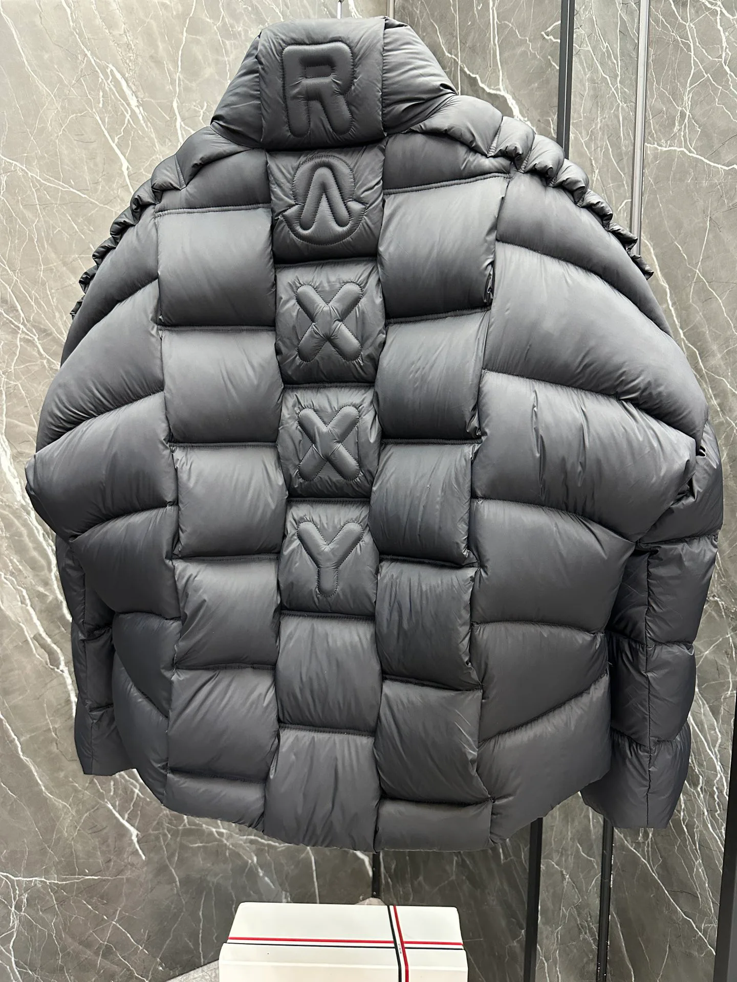 Women's Jackets And Down Jackets MONCLER 18130168