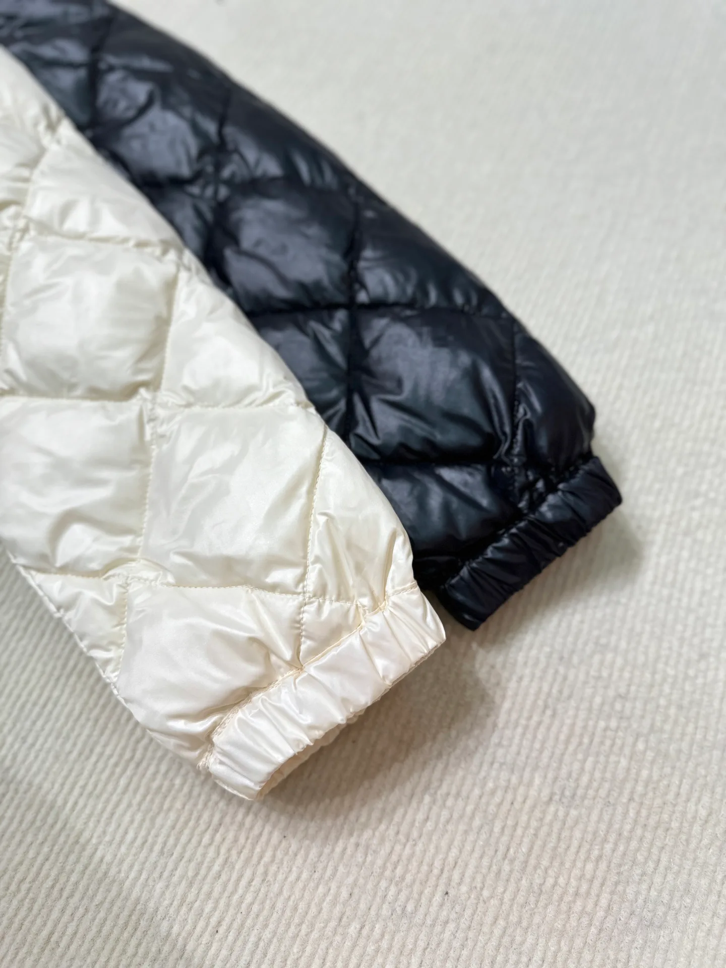 Women's Jackets And Down Jackets MONCLER 17938425
