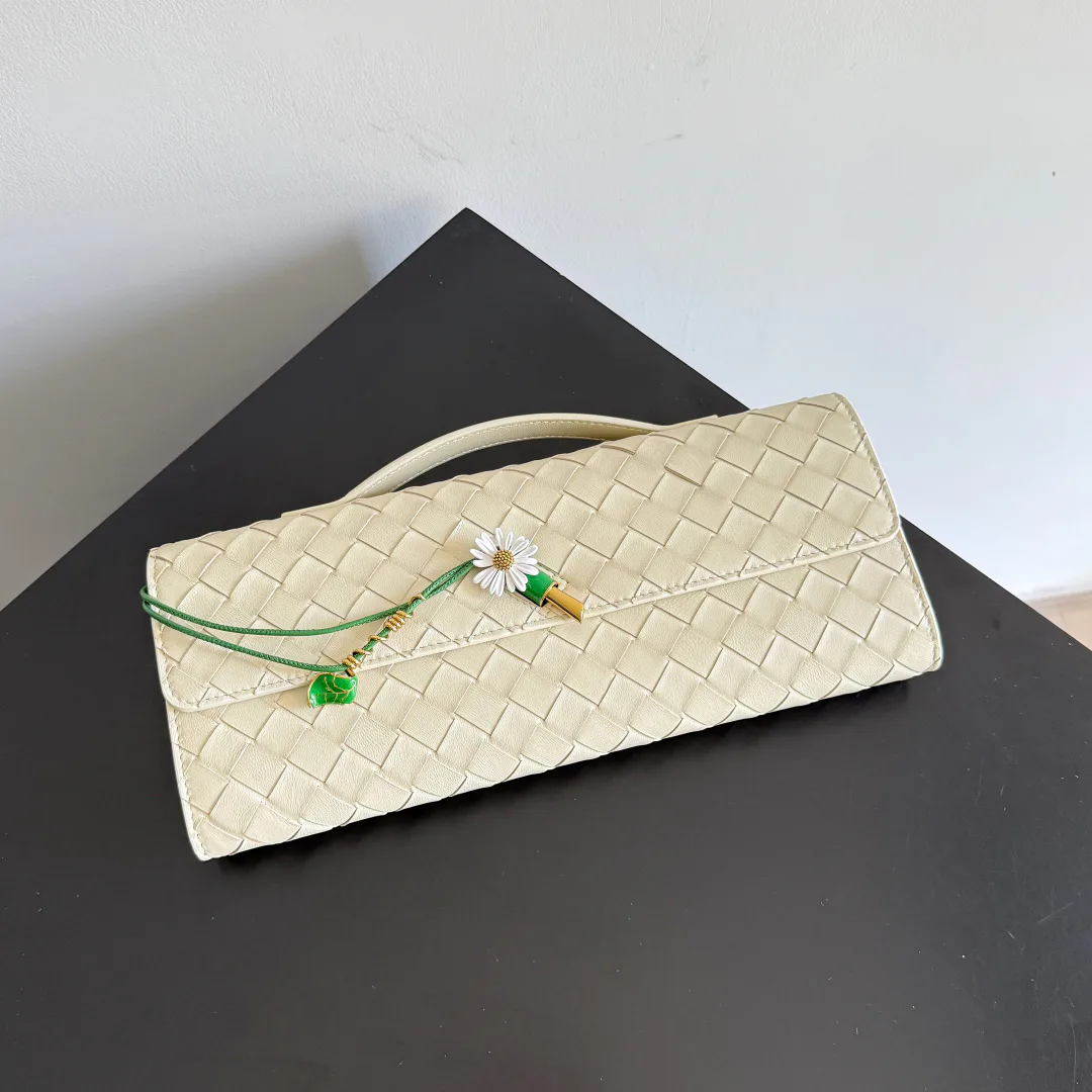 Women's Clutches BOTTEGA VENETA 18367567