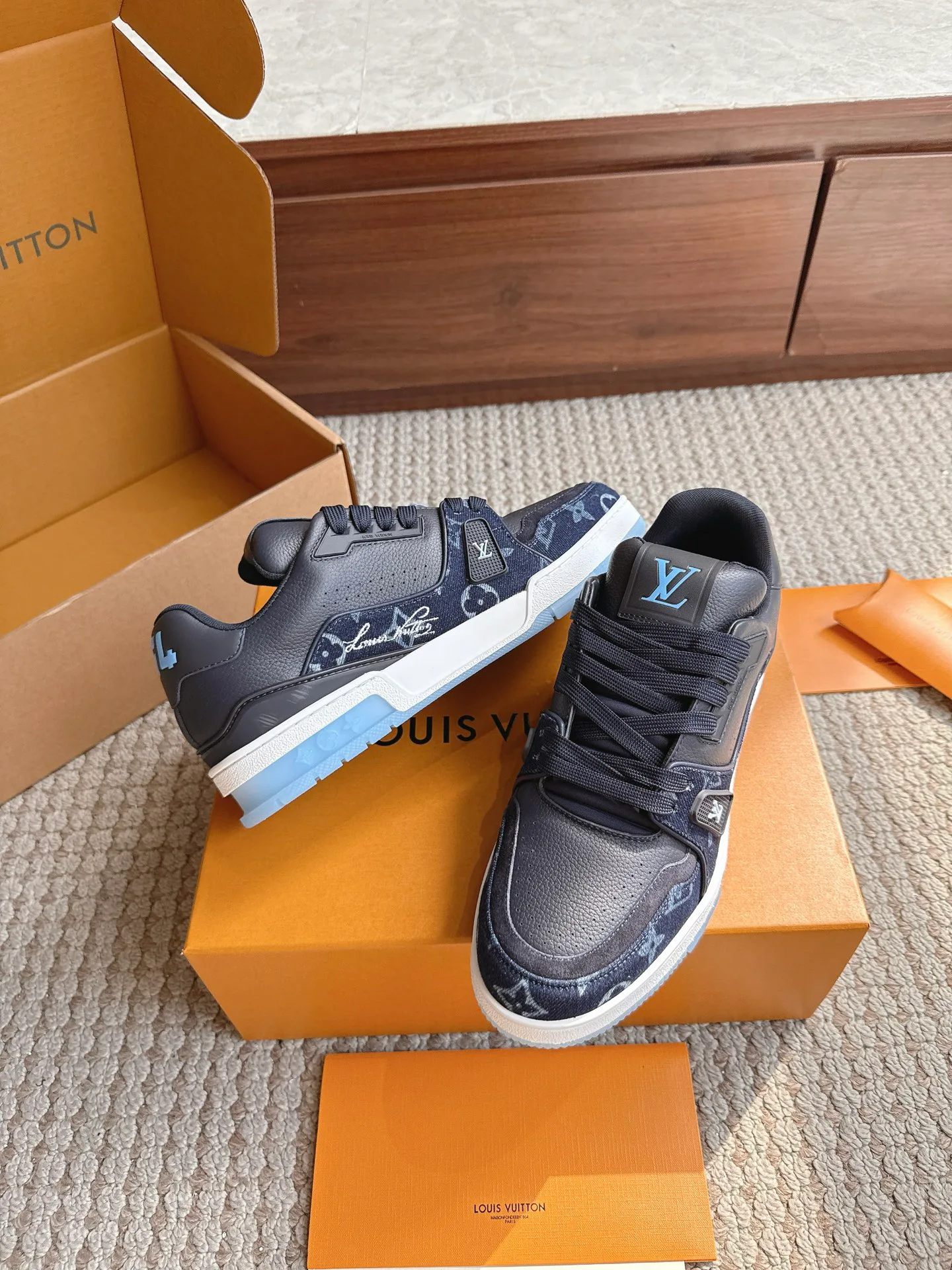 Men's Sneakers LOUIS VUITTON 17477019