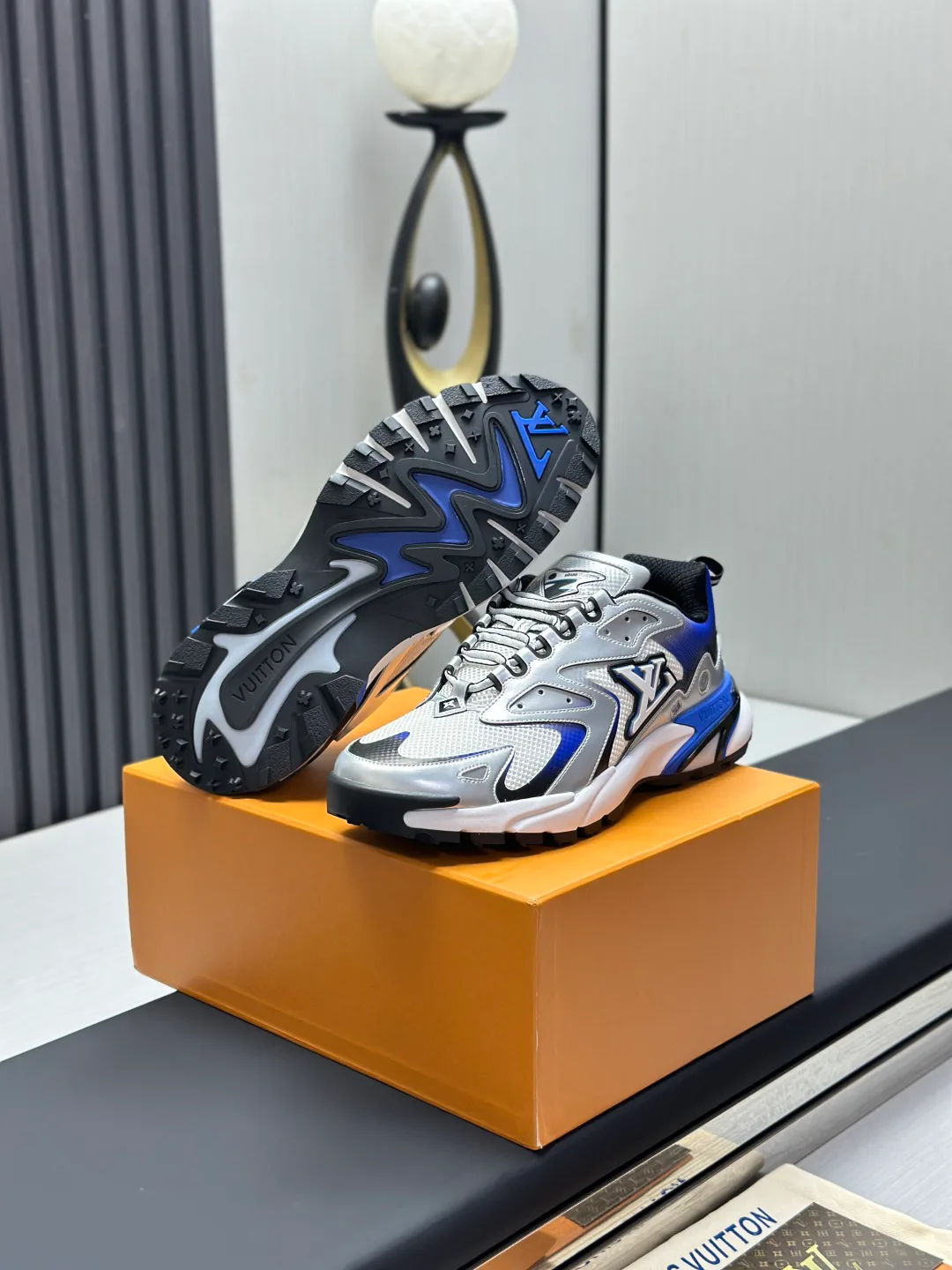 Women's Sneakers LOUIS VUITTON 18211988