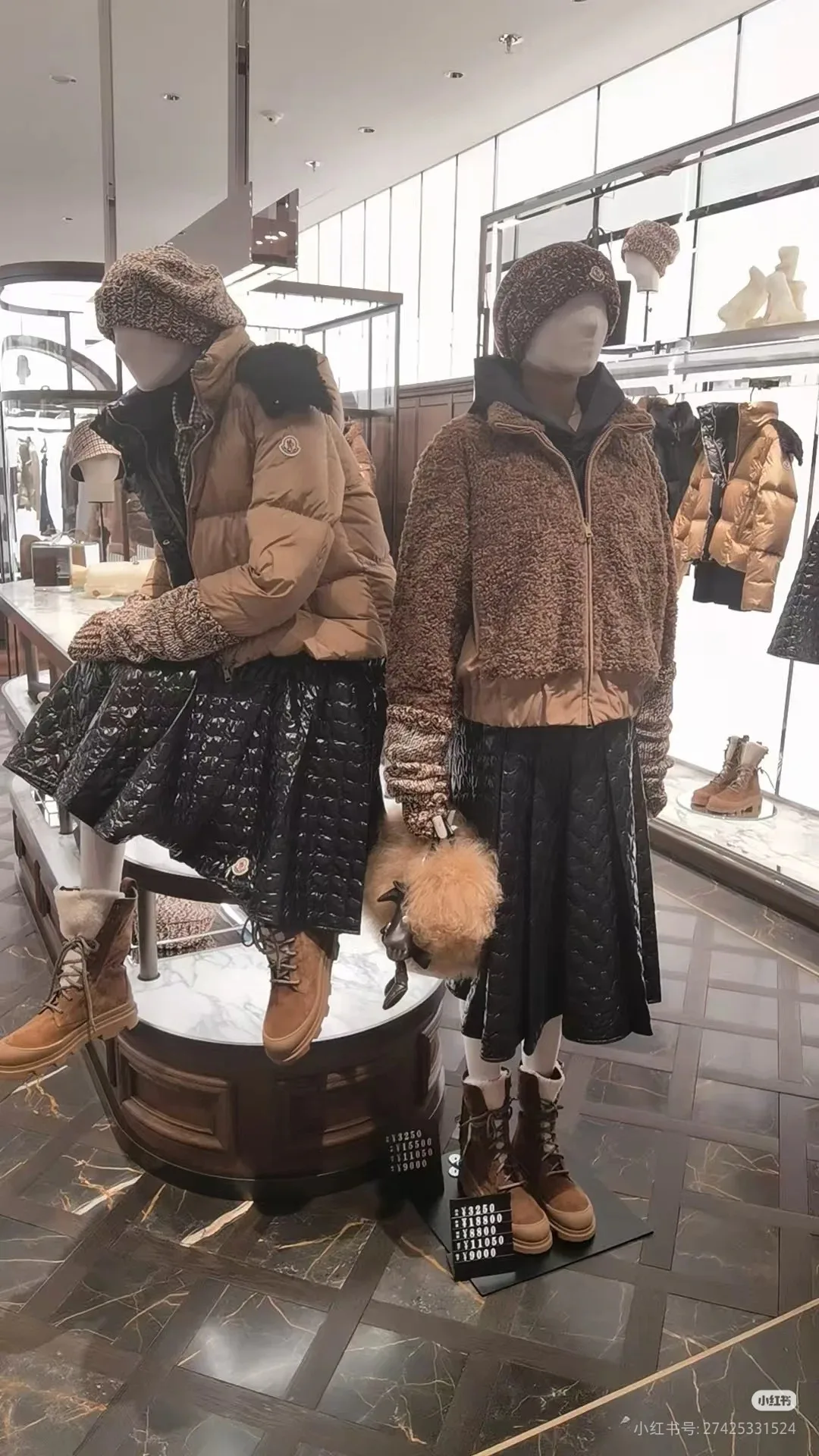 Women's Jackets And Down Jackets MONCLER 18044309