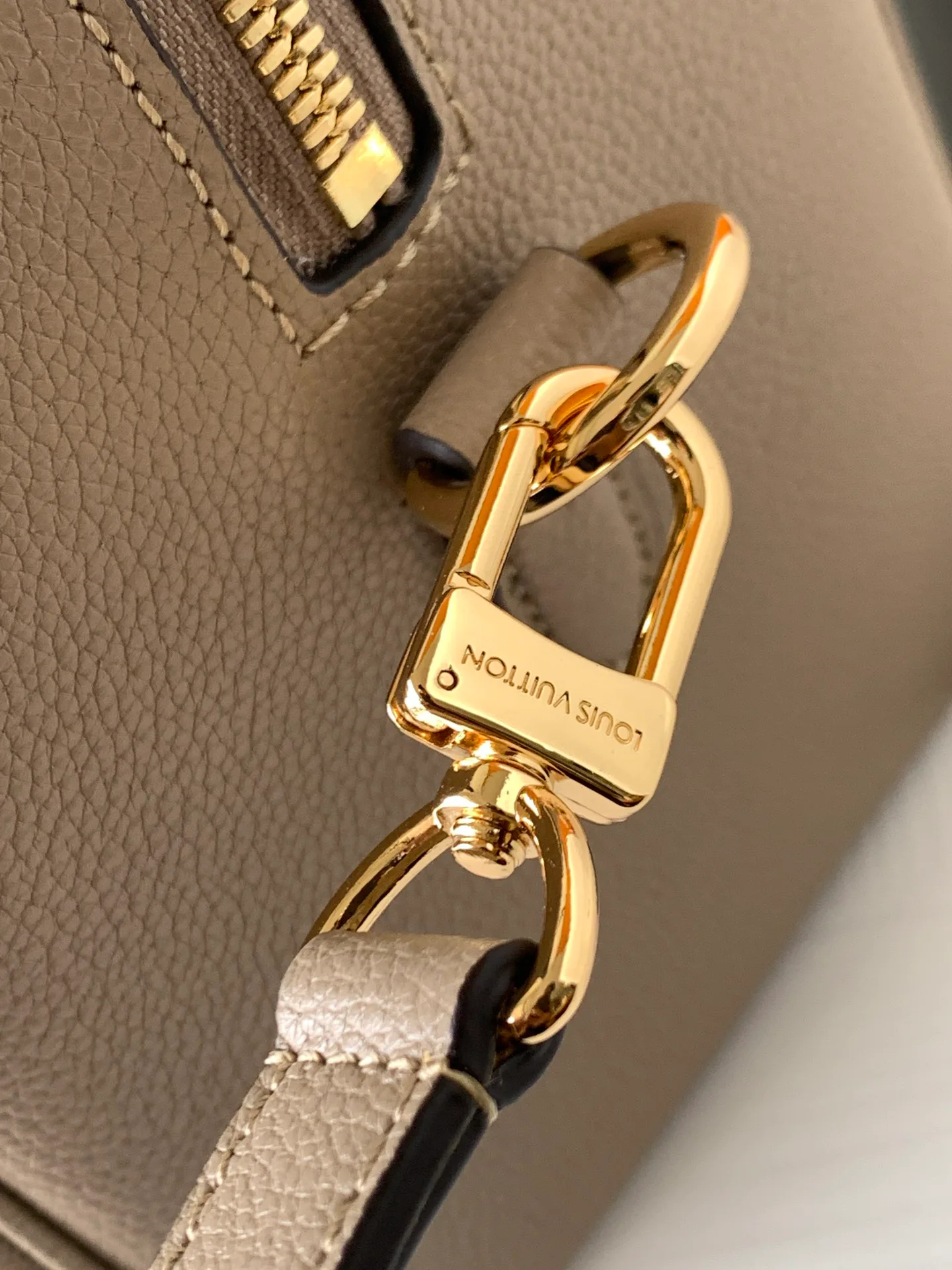 Women's Classic Handbags LOUIS VUITTON 17813558