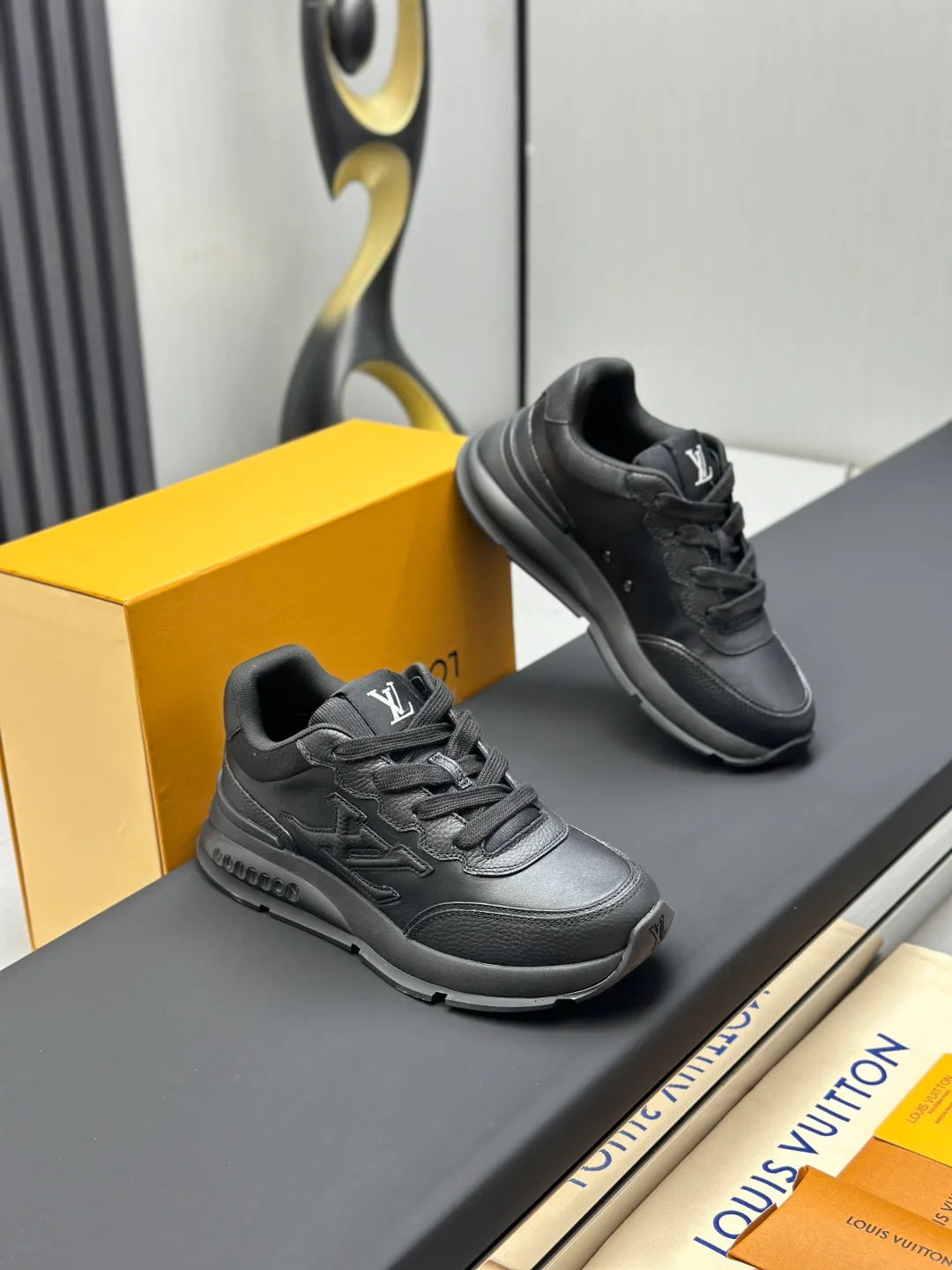 Women's Sneakers LOUIS VUITTON 18212264