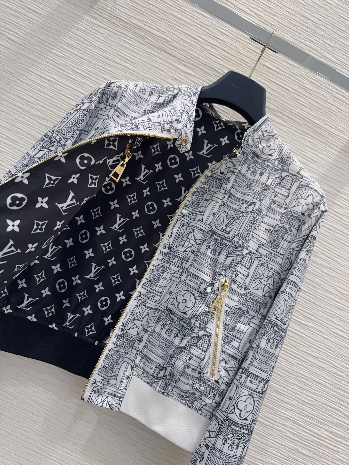 Women's Jackets And Down Jackets LOUIS VUITTON 18023312
