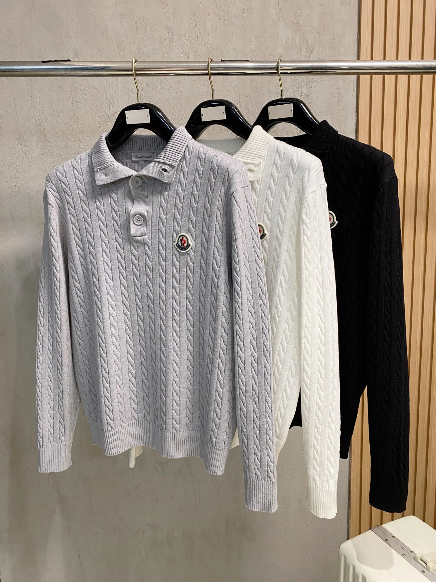Men's Jumpers And Sweaters MONCLER 18098172