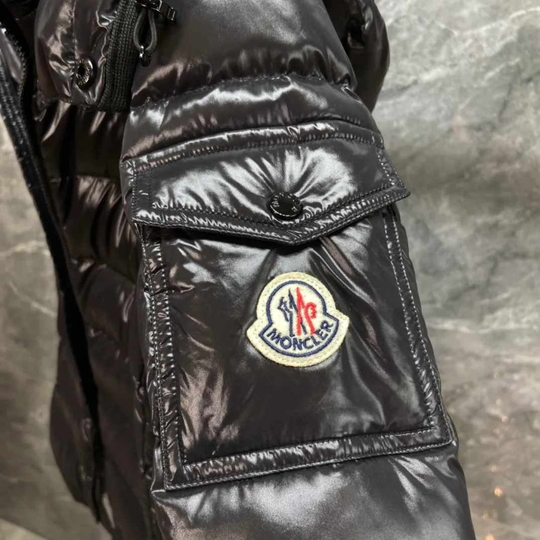 Women's Jackets And Down Jackets MONCLER 18184473
