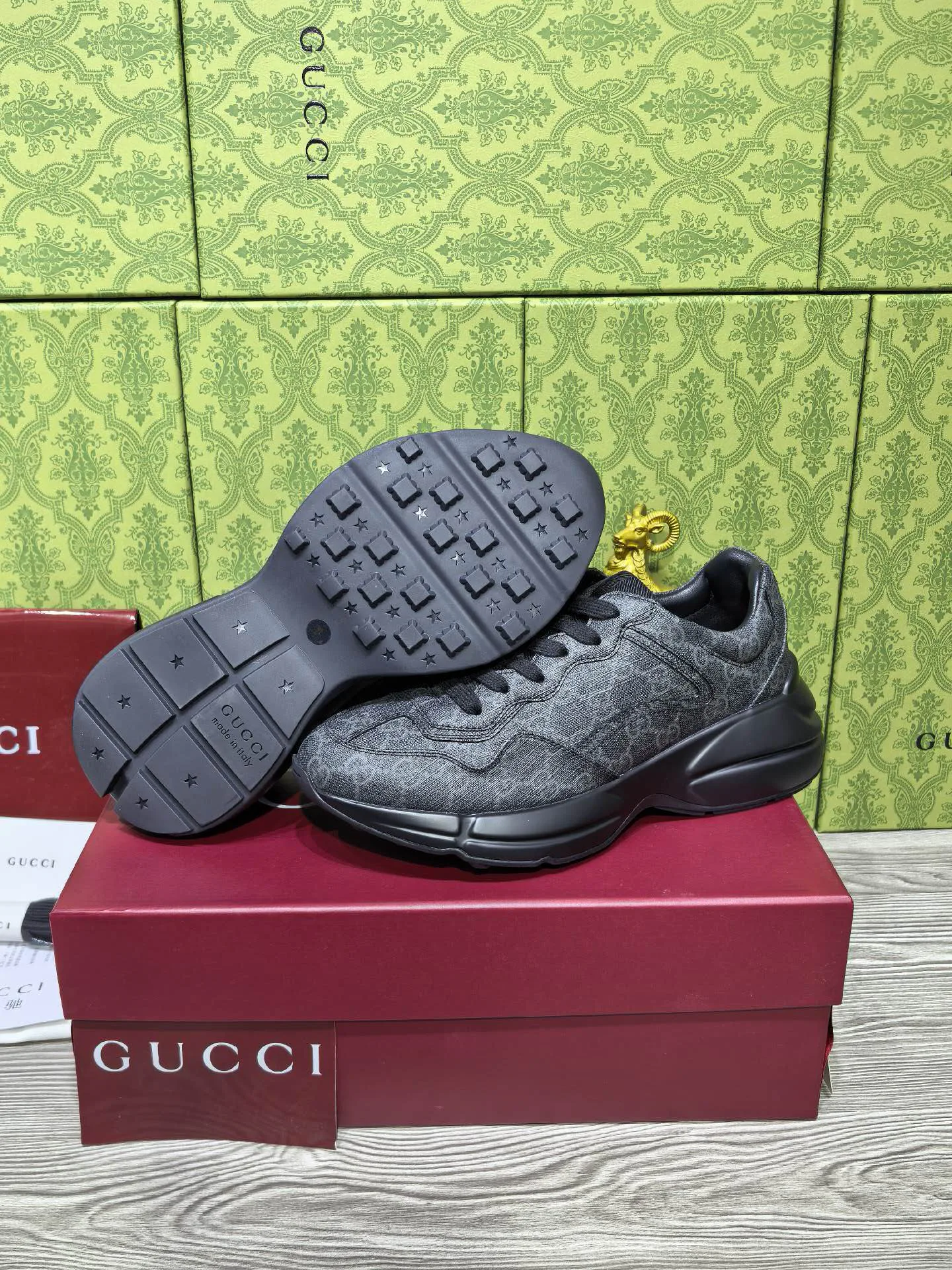 Women's Sneakers GUCCI 18039949