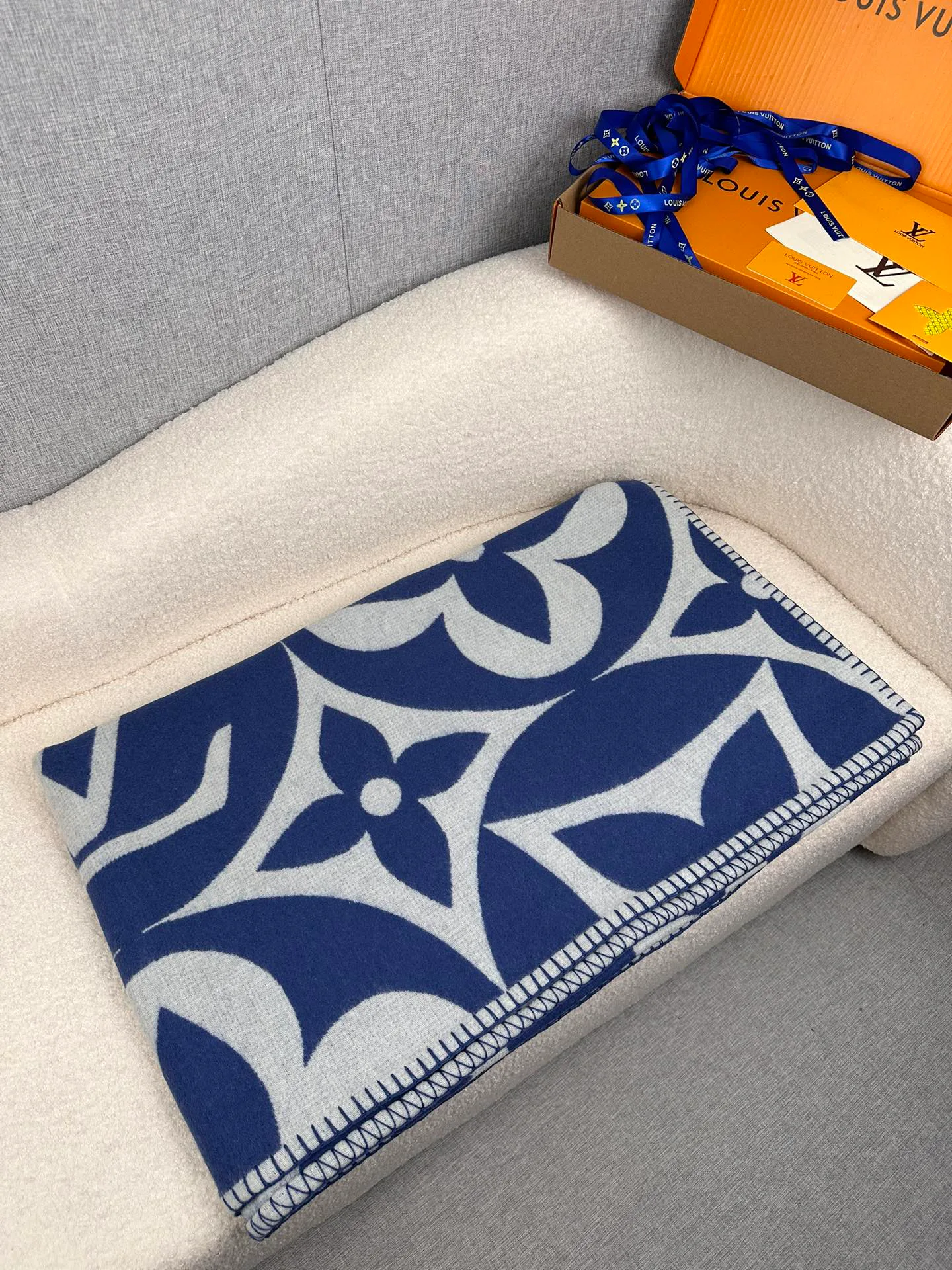 Textiles LOUIS VUITTON 18002658