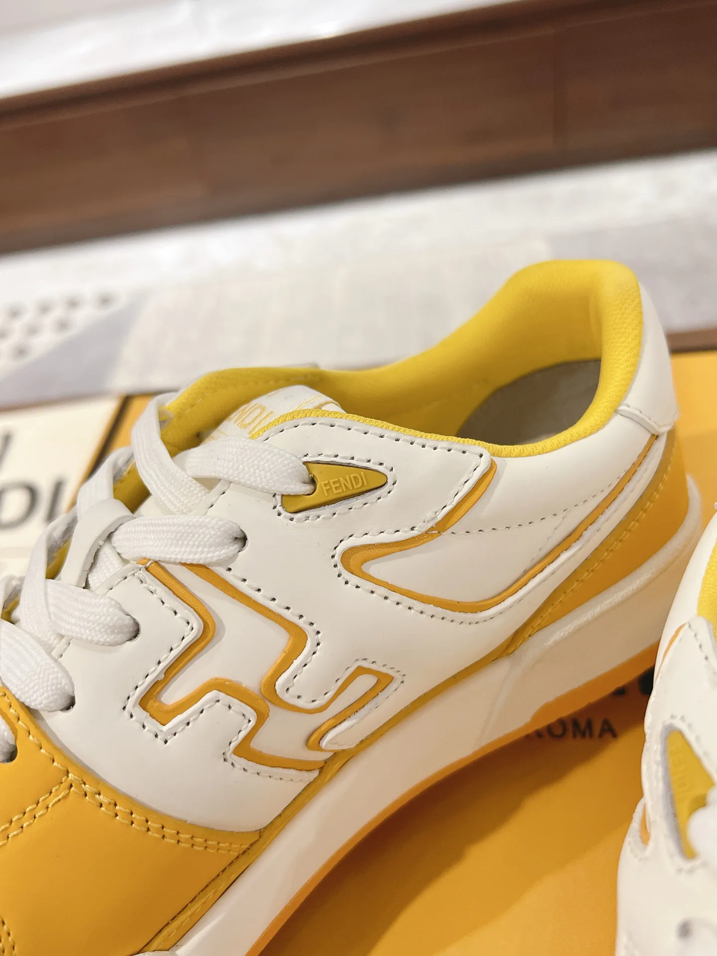 Women's Sneakers FENDI 18219545