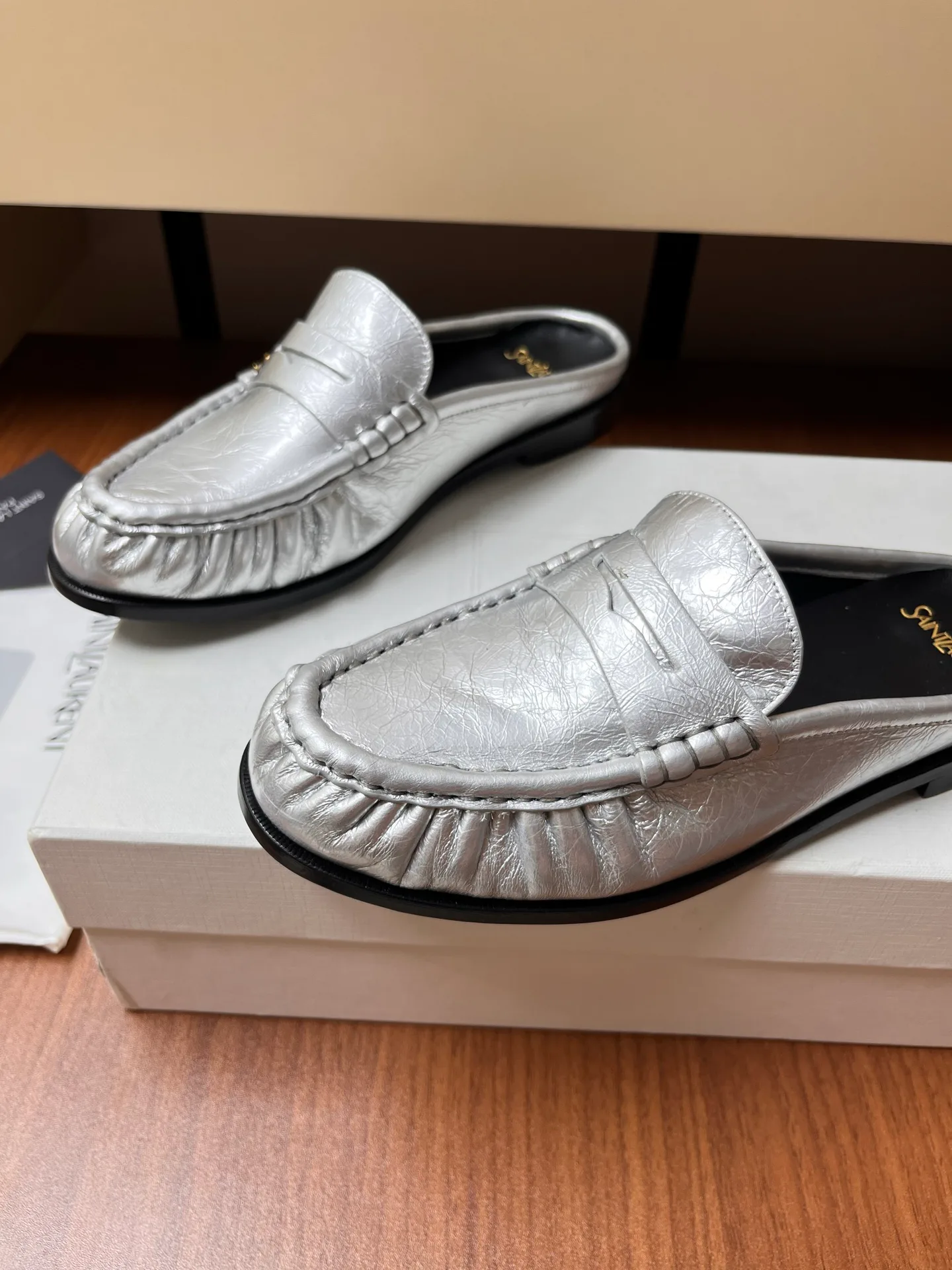 Women's Loafers And Moccasins SAINT LAURENT 18037898