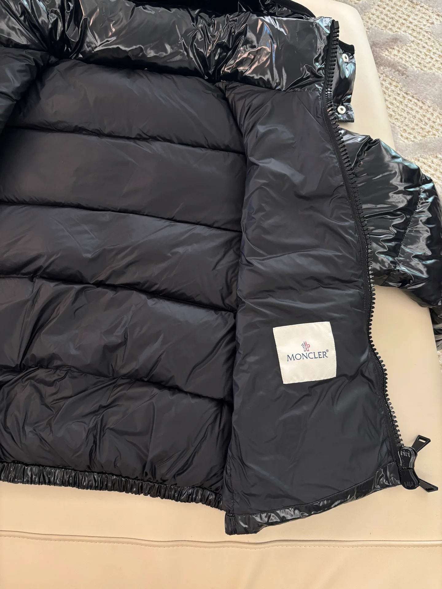 Women's Jackets And Down Jackets MONCLER 18468705