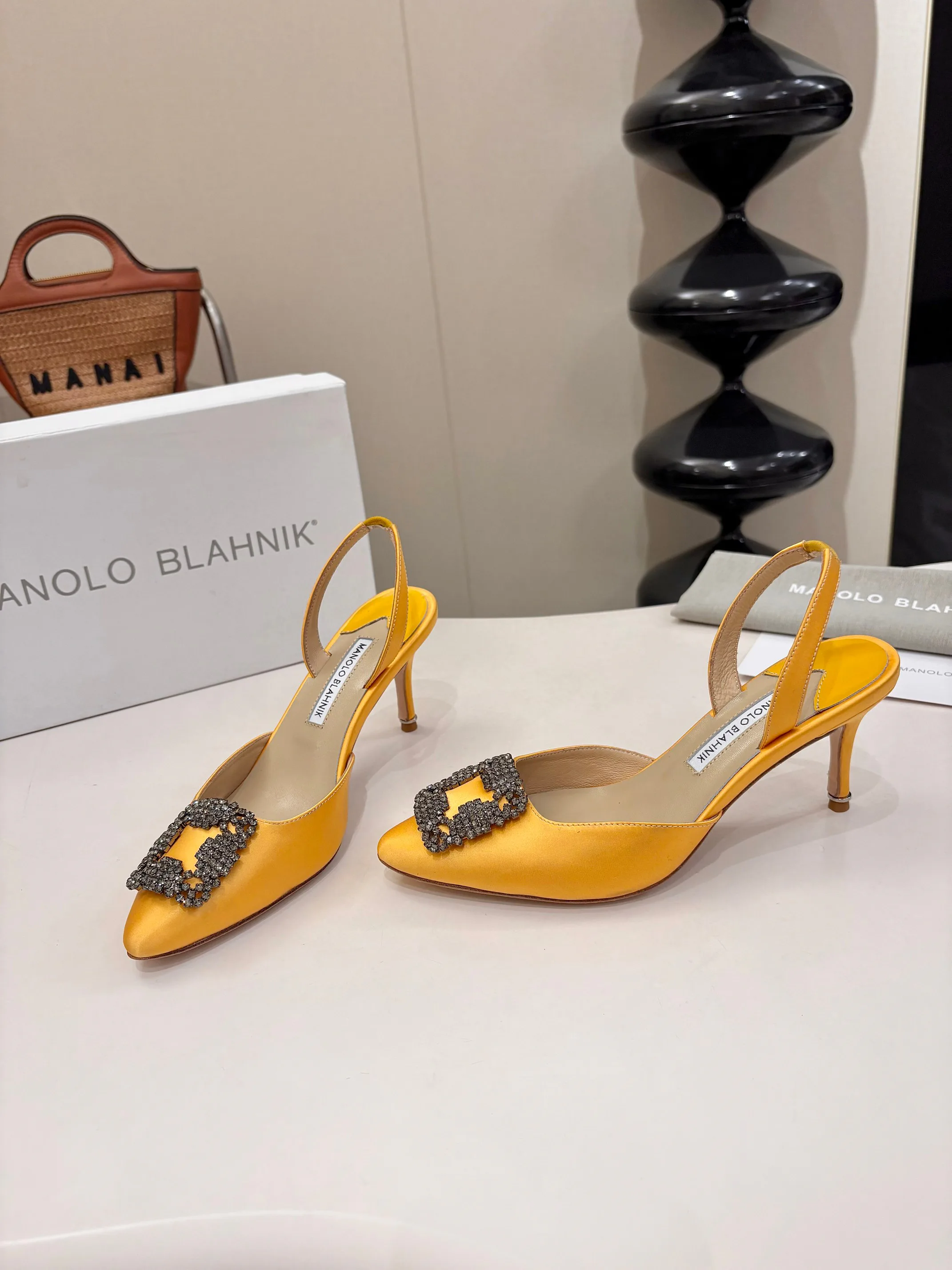 Women's Heels MANOLO BLAHNIK 17163300