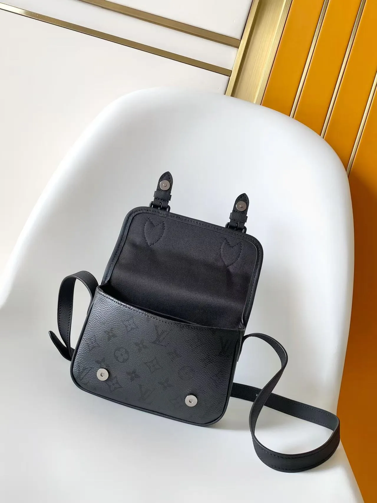 Women's Shoulder Bags LOUIS VUITTON 17948734