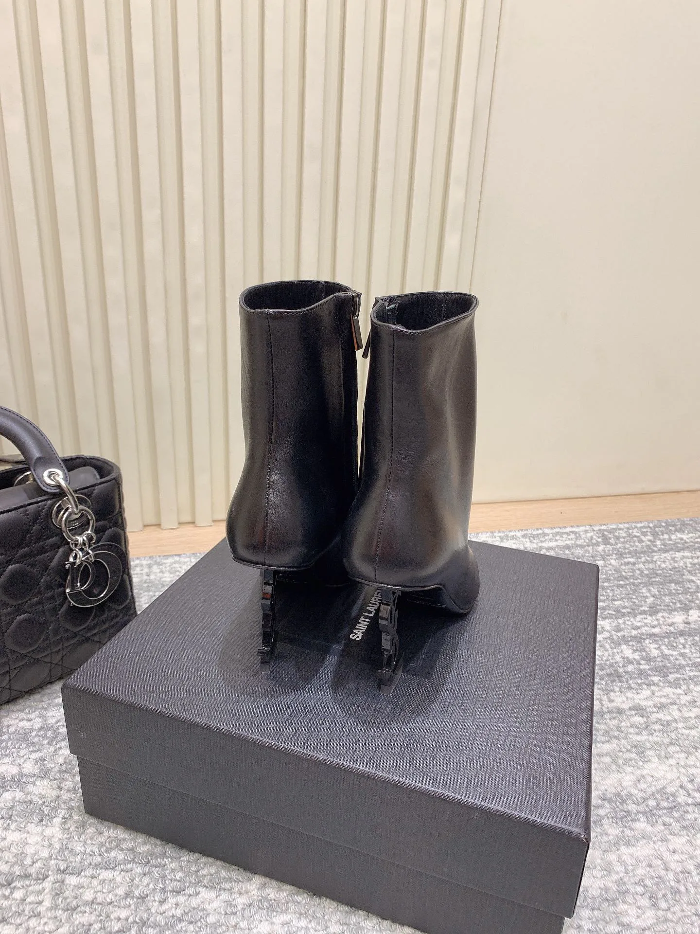 Women's Booties SAINT LAURENT 18080430