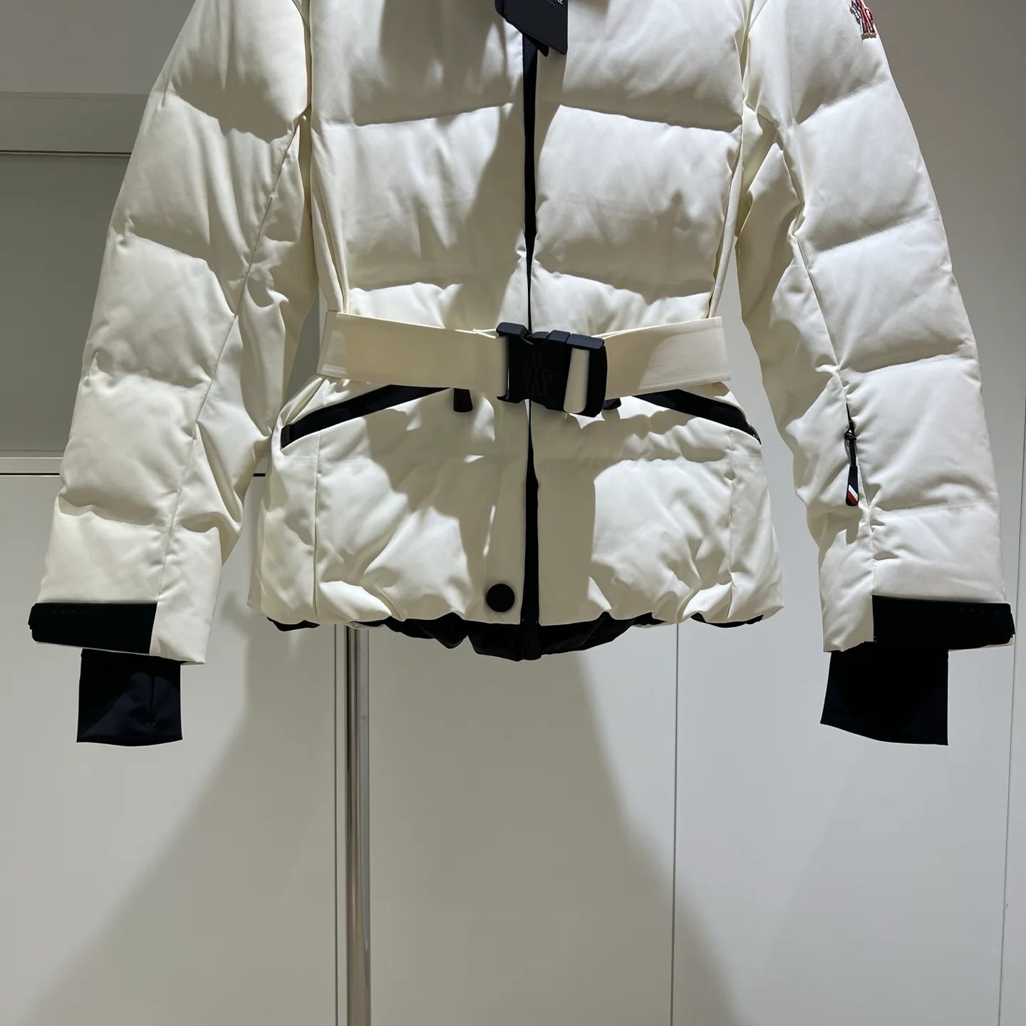 Women's Jackets And Down Jackets MONCLER 18180078