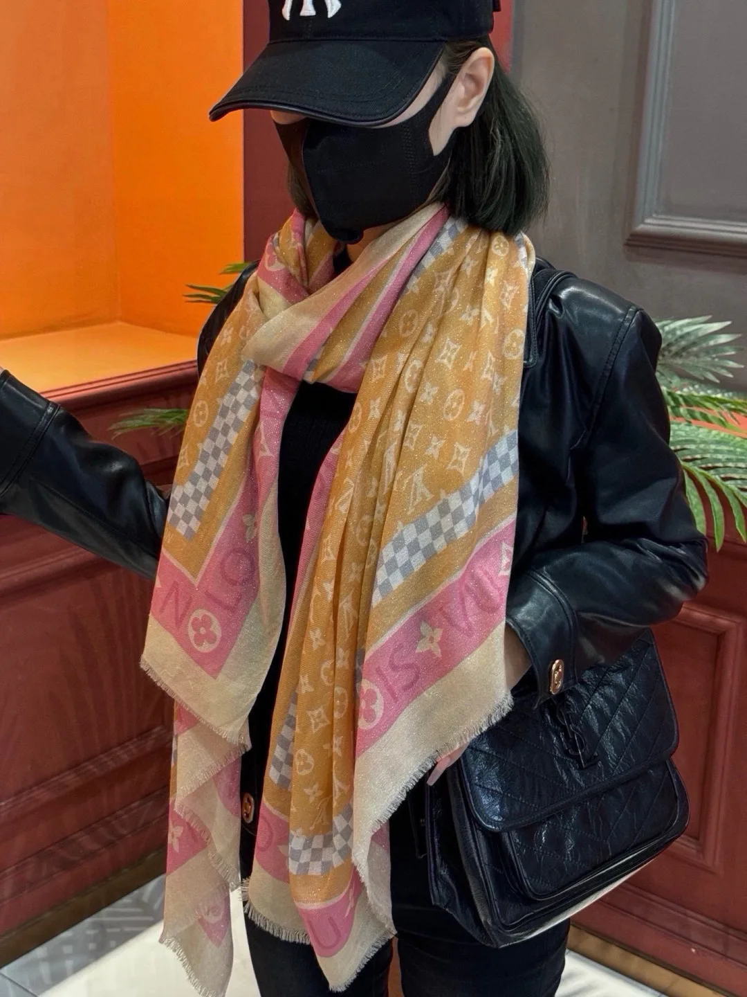 Scarves LOUIS VUITTON 17673183